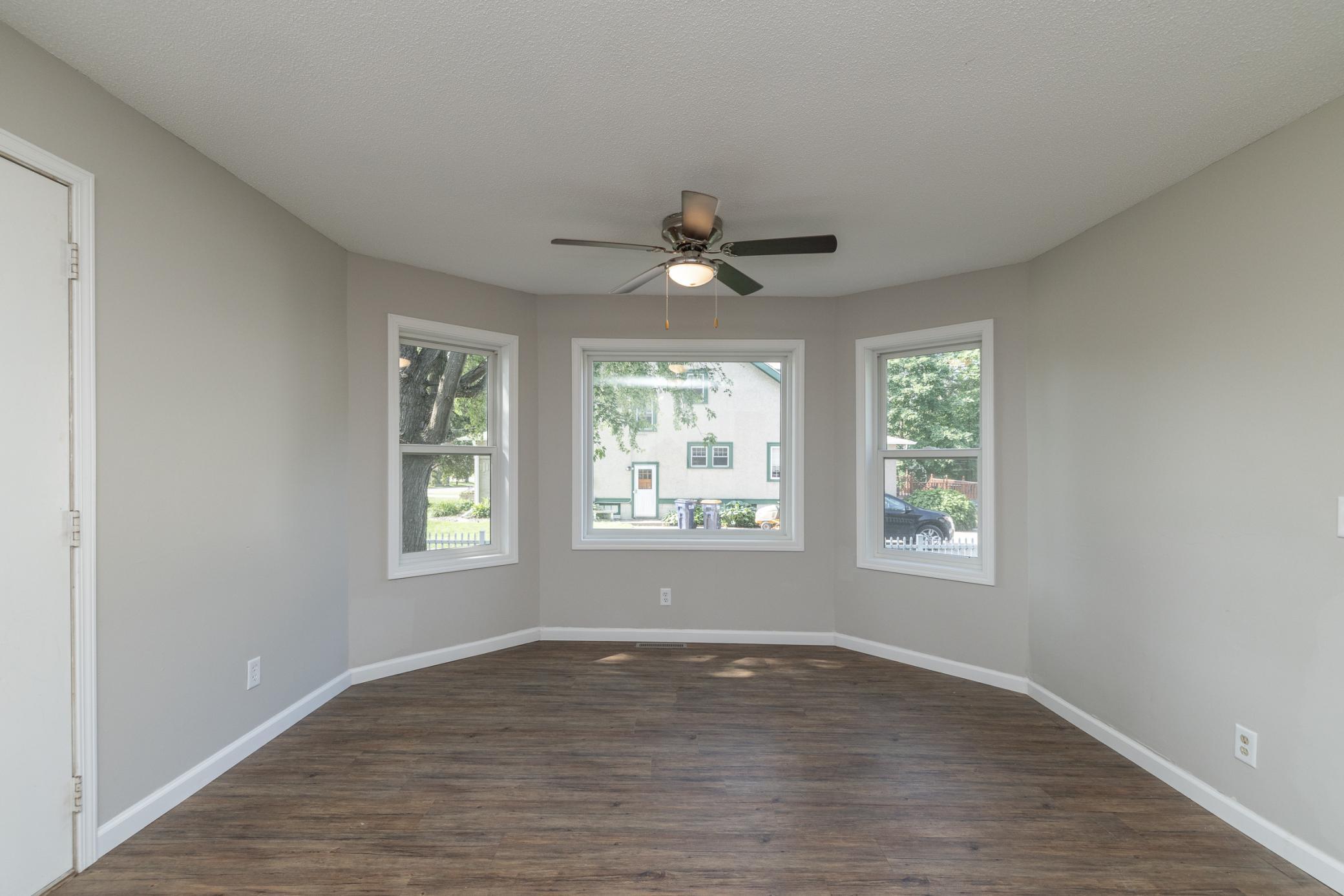 property viewer photo 5