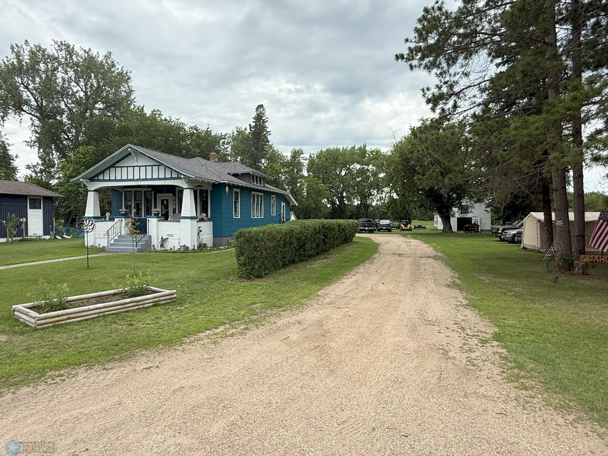 main property photo 6