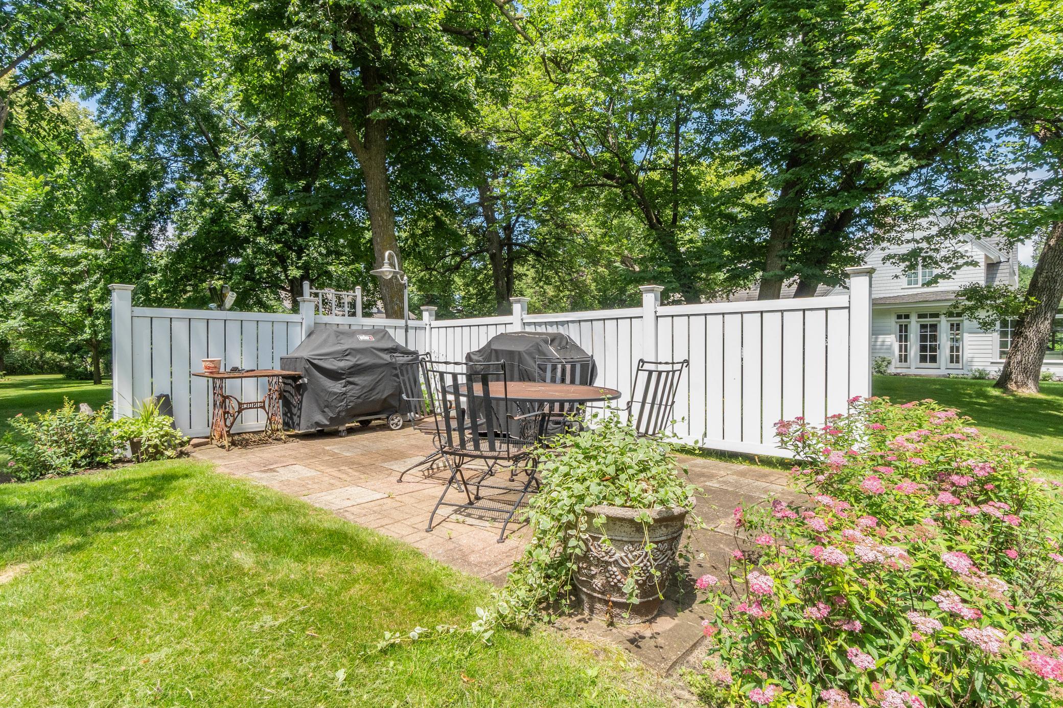 main property photo 123