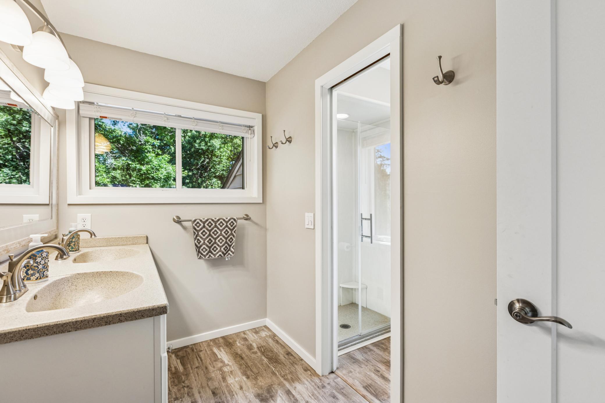 property viewer photo 16