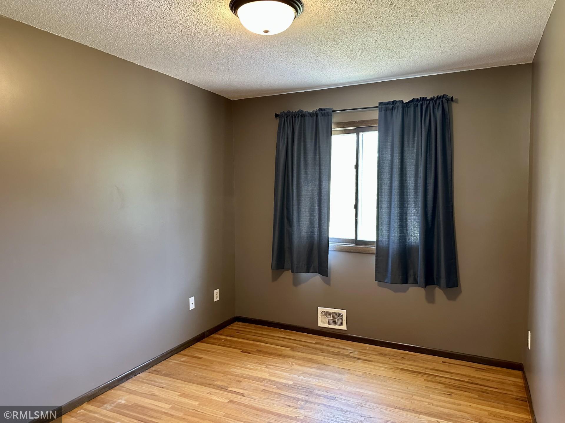 property viewer photo 11