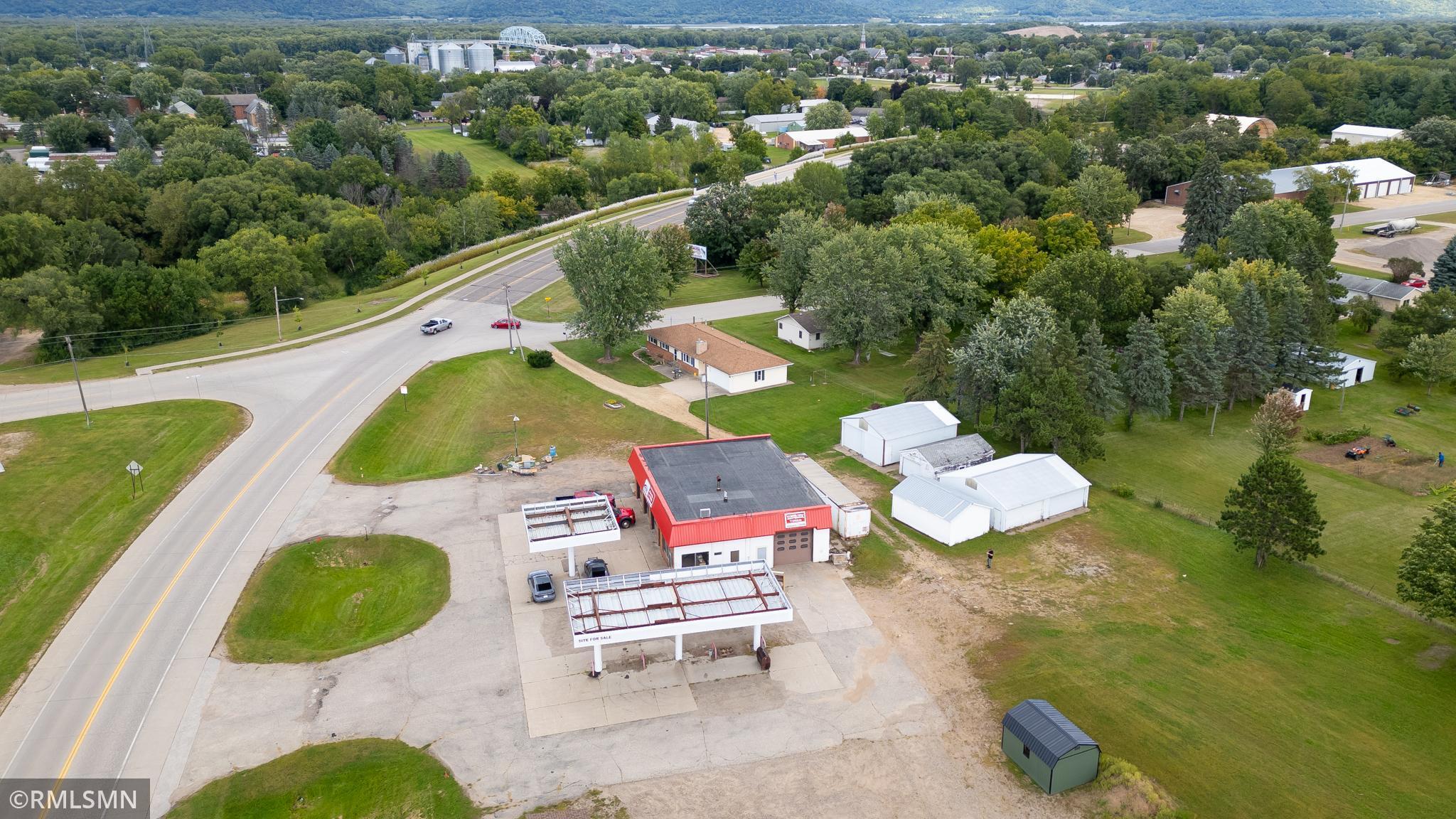 main property photo 28