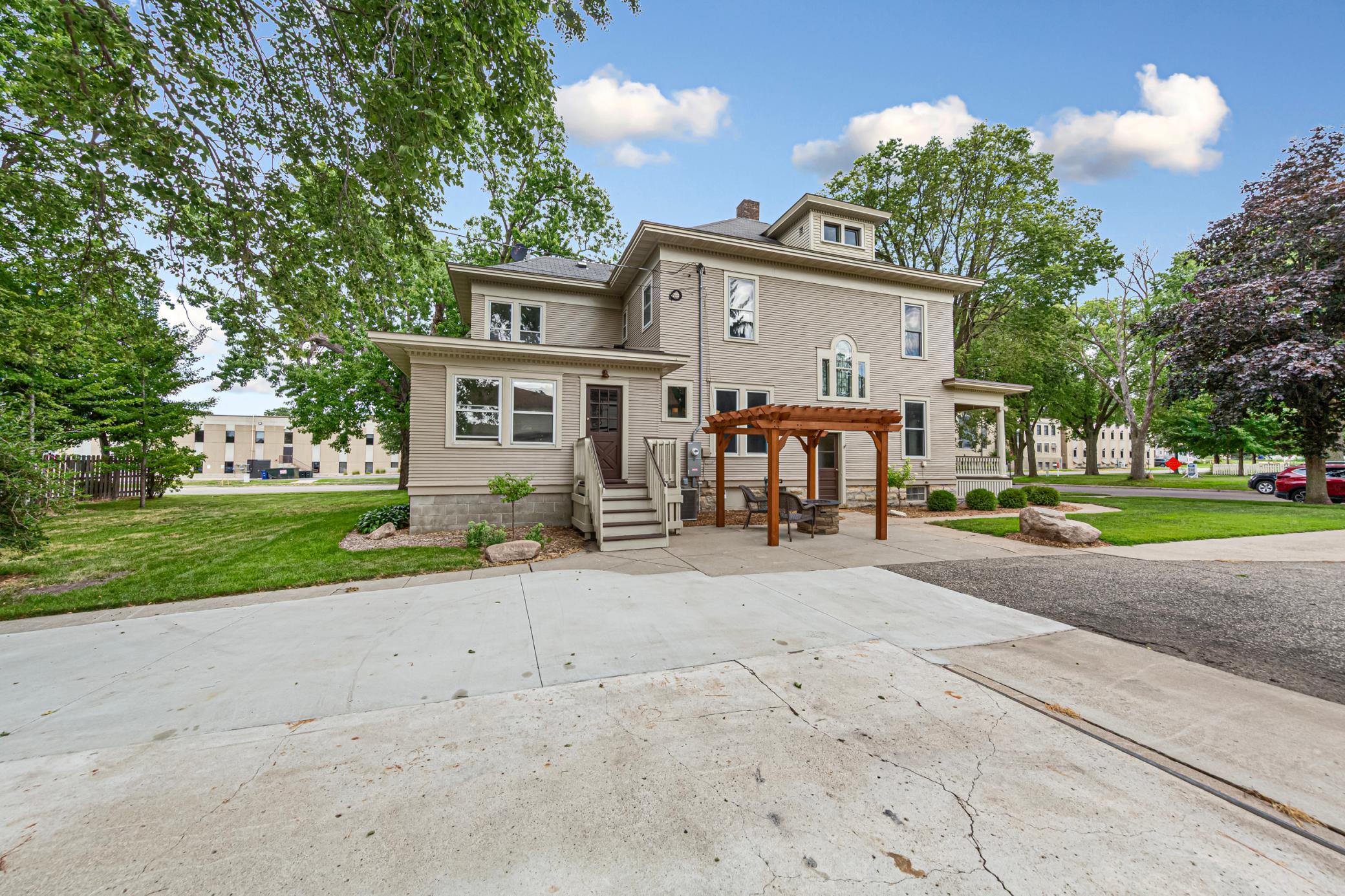 main property photo 11