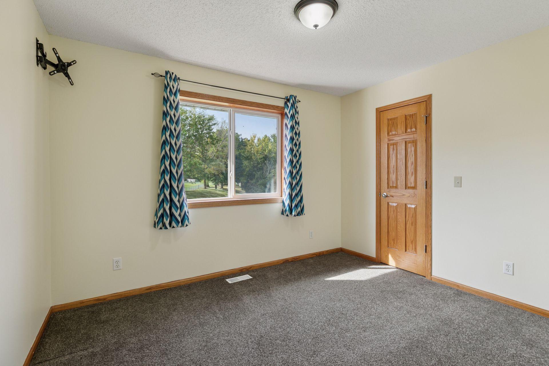 property viewer photo 18