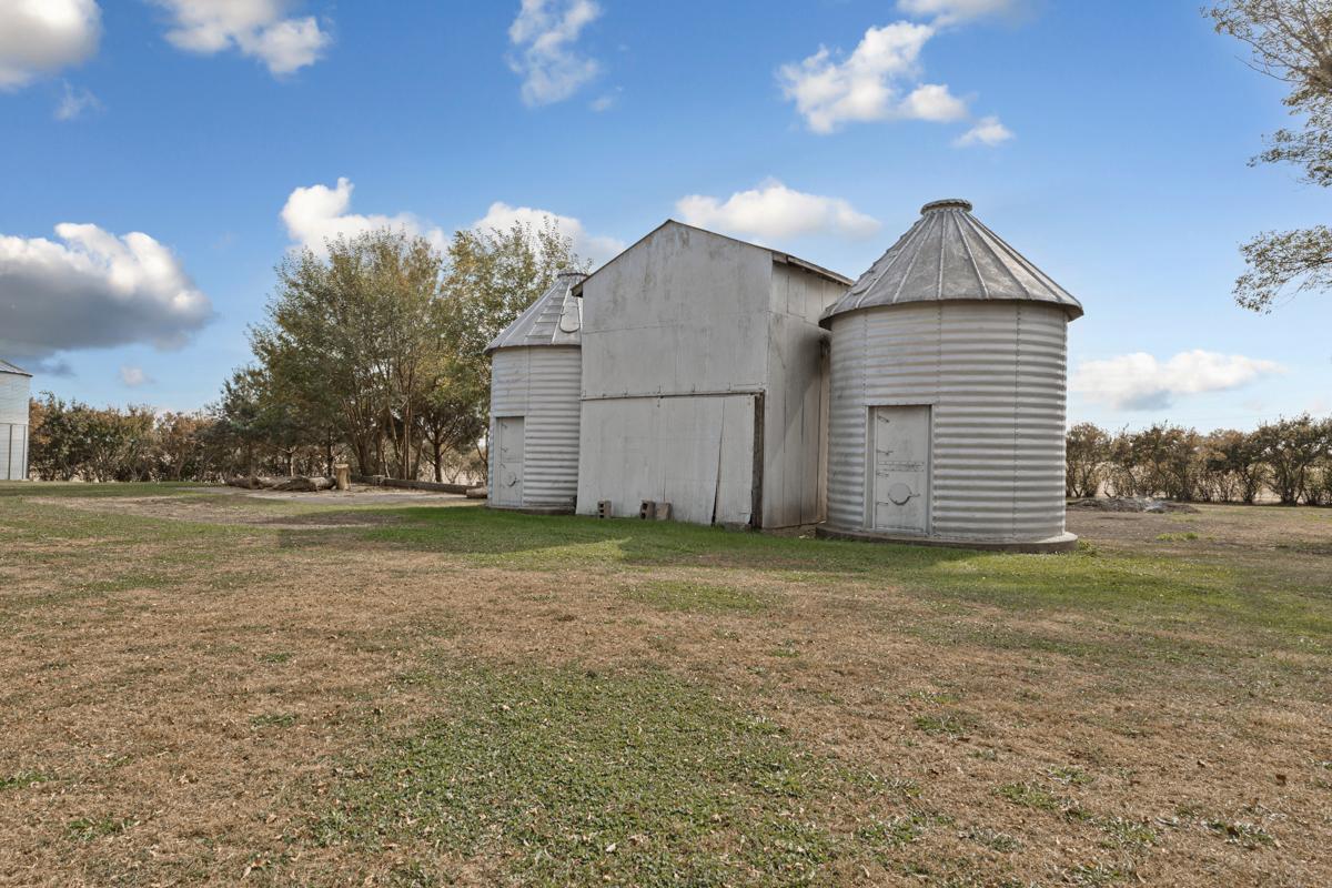 main property photo 32