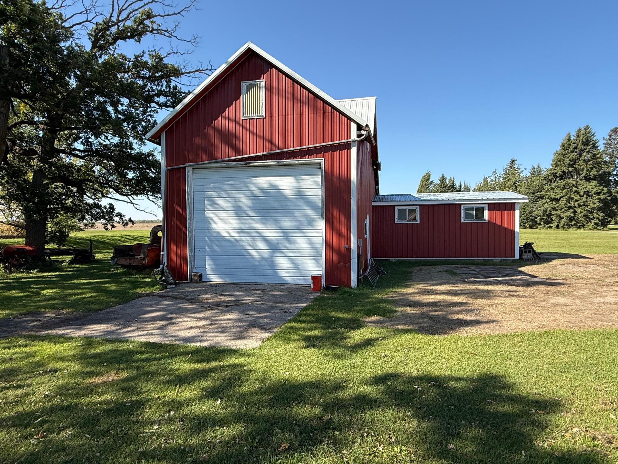 main property photo 25