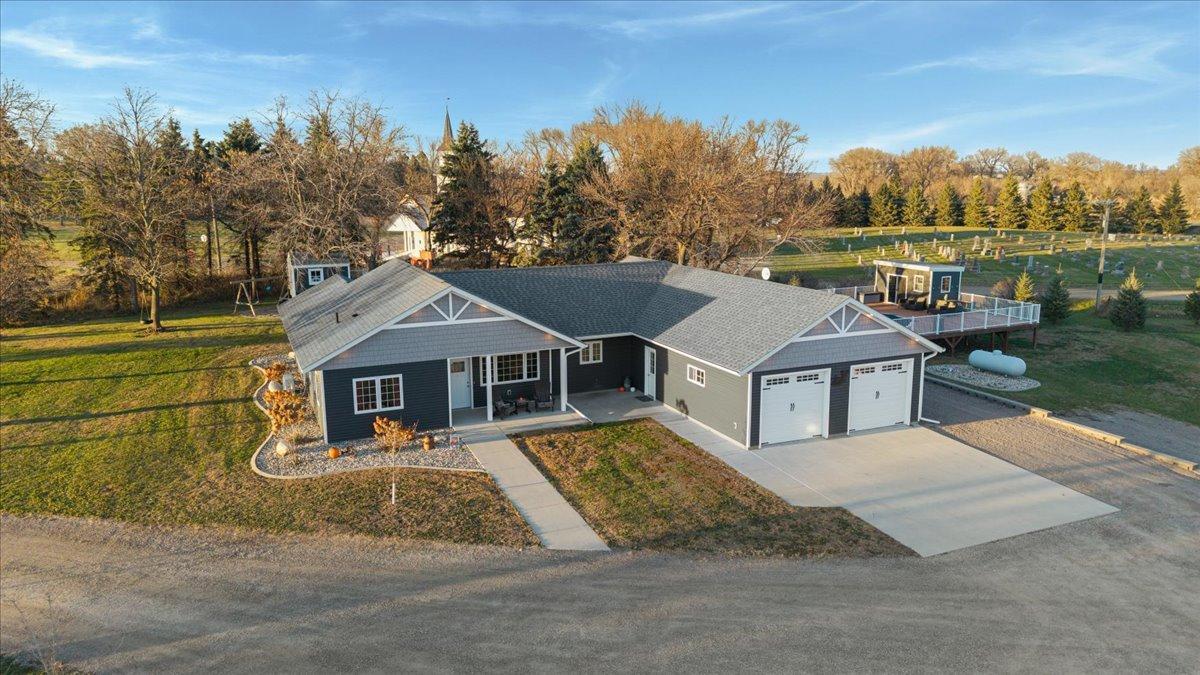 main property photo 25