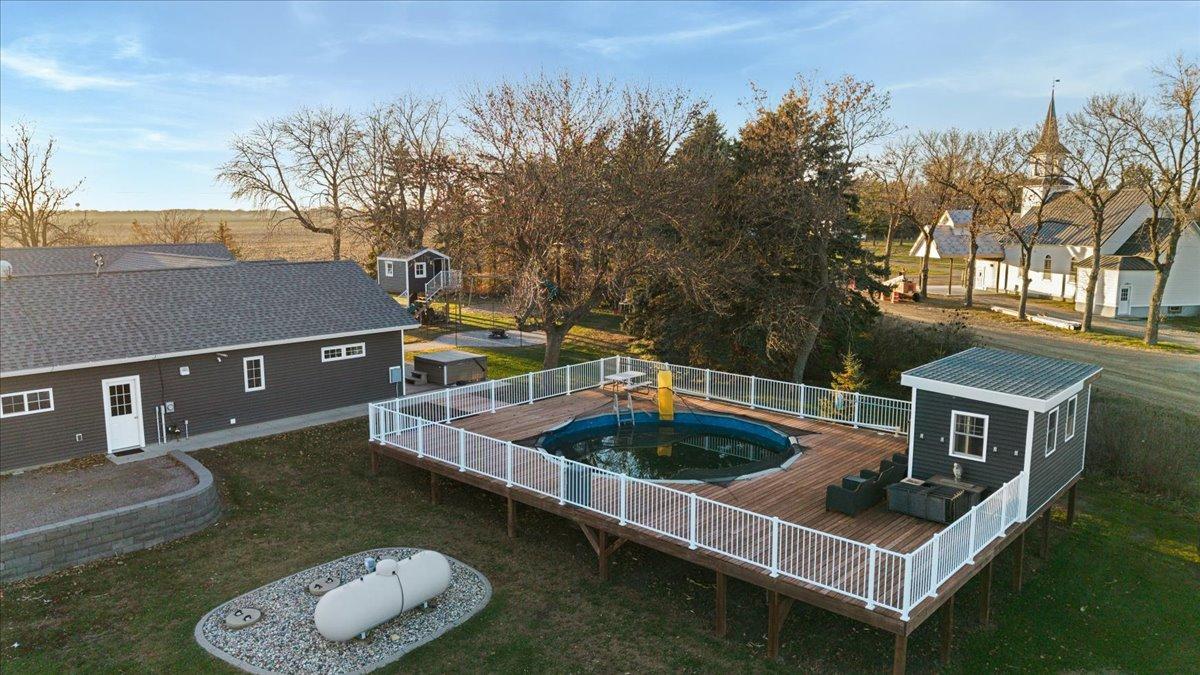 main property photo 40