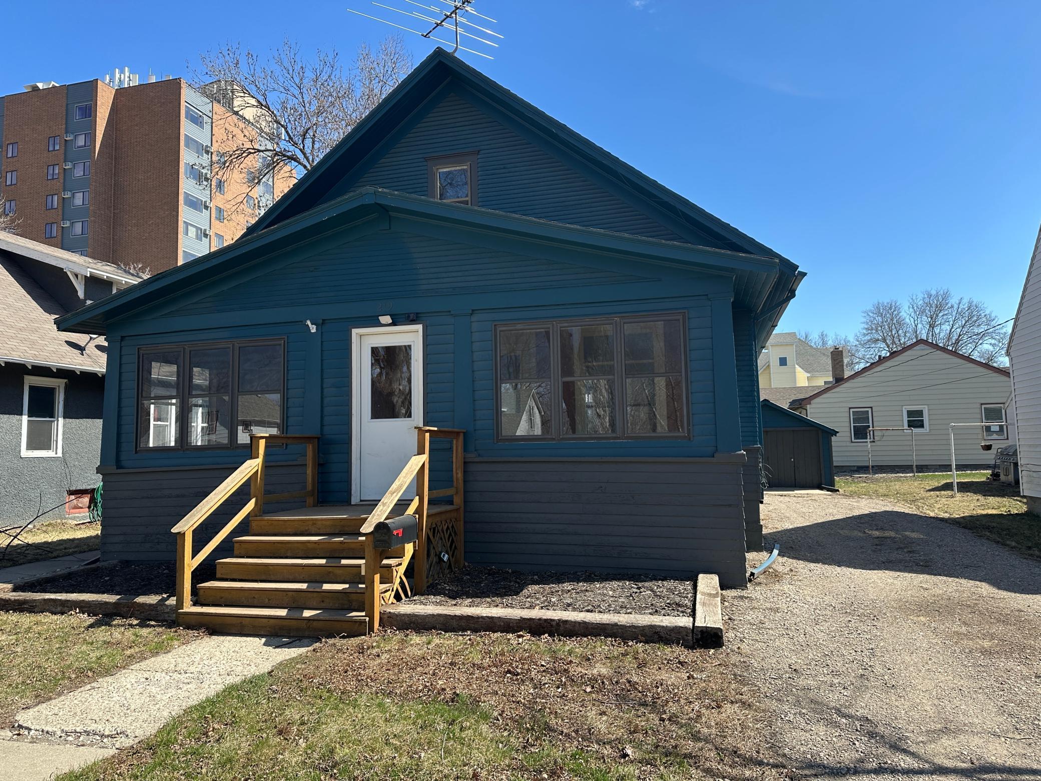 main property photo 11