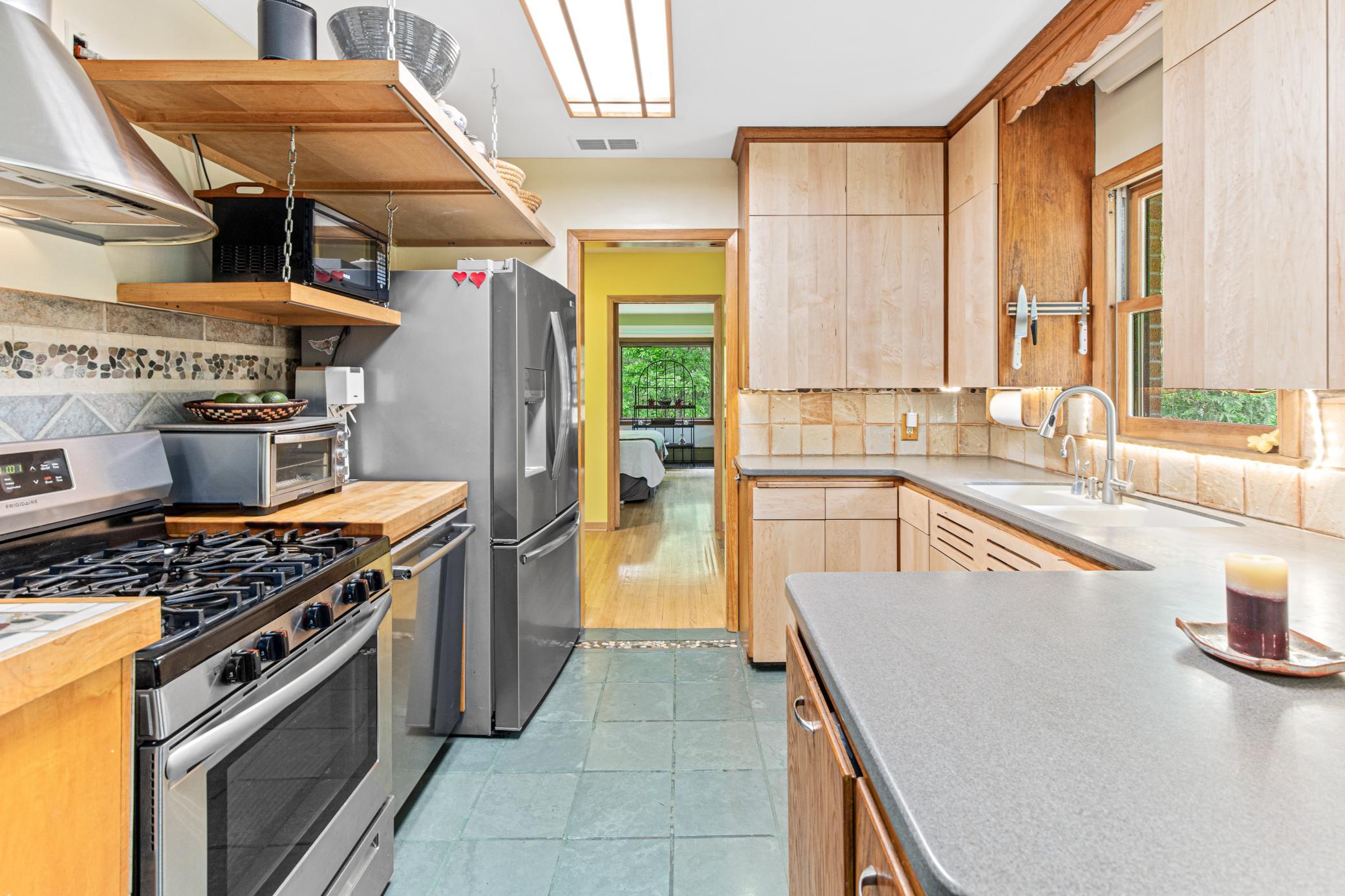 main property photo 5