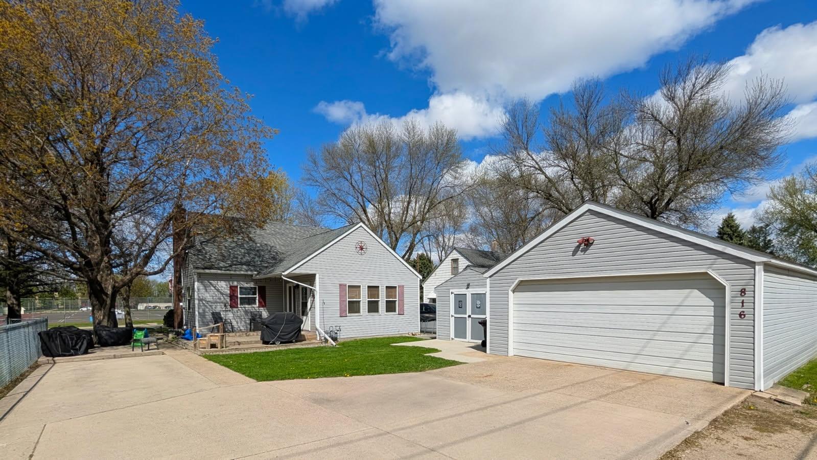 main property photo 43