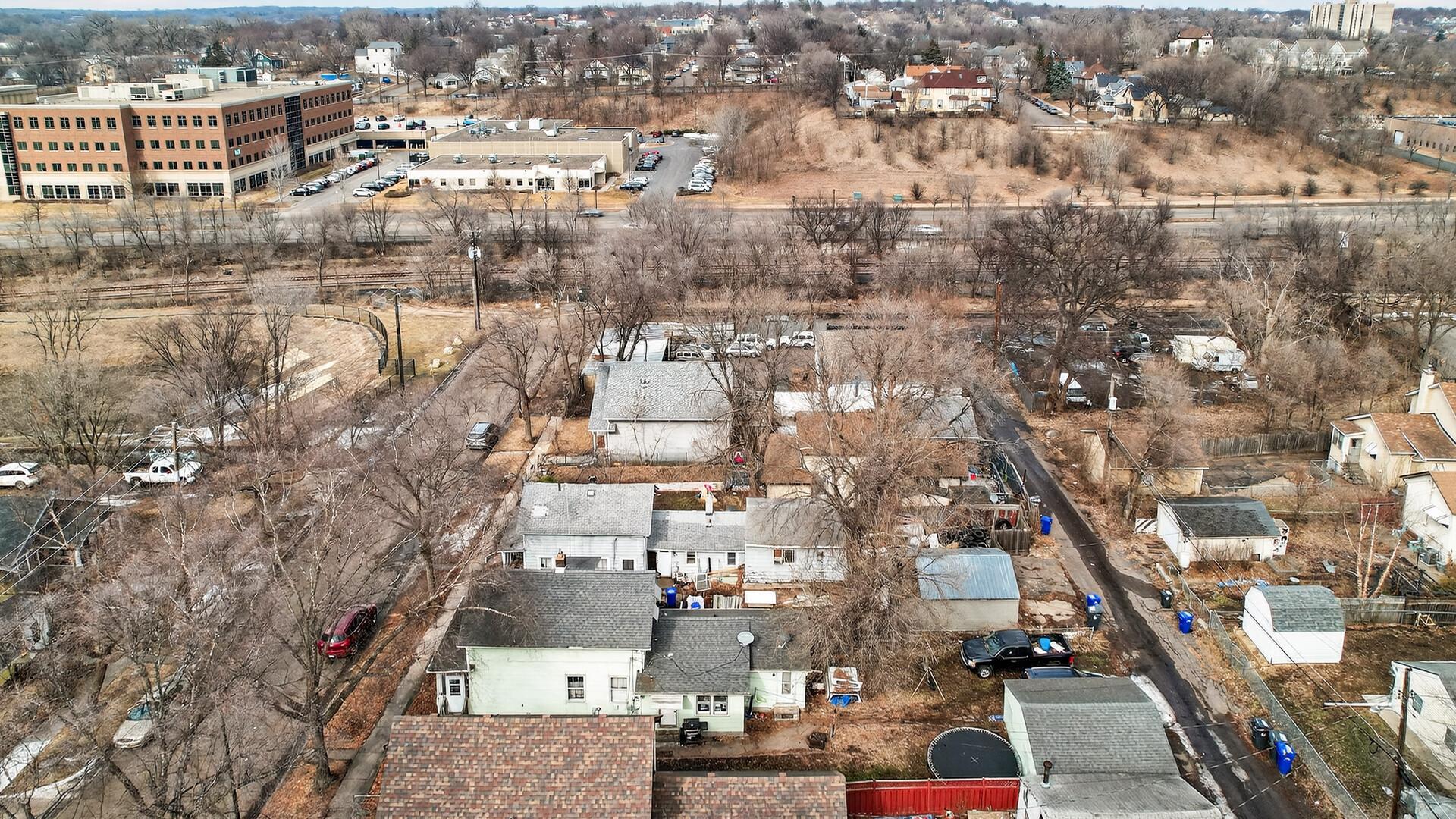 main property photo 28