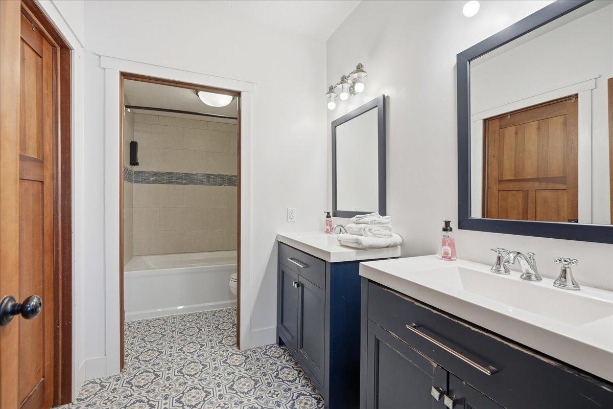 main property photo 78