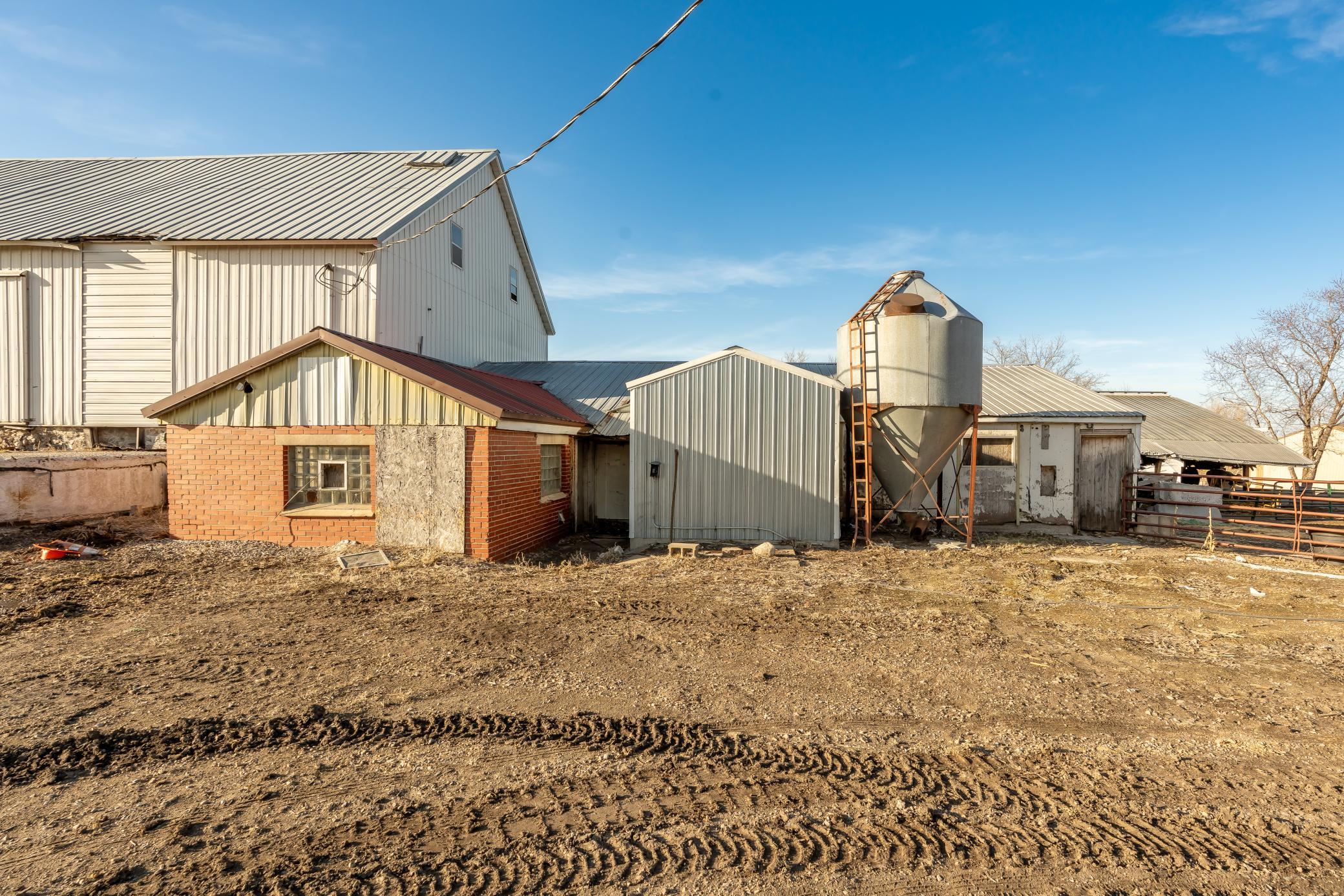 main property photo 40