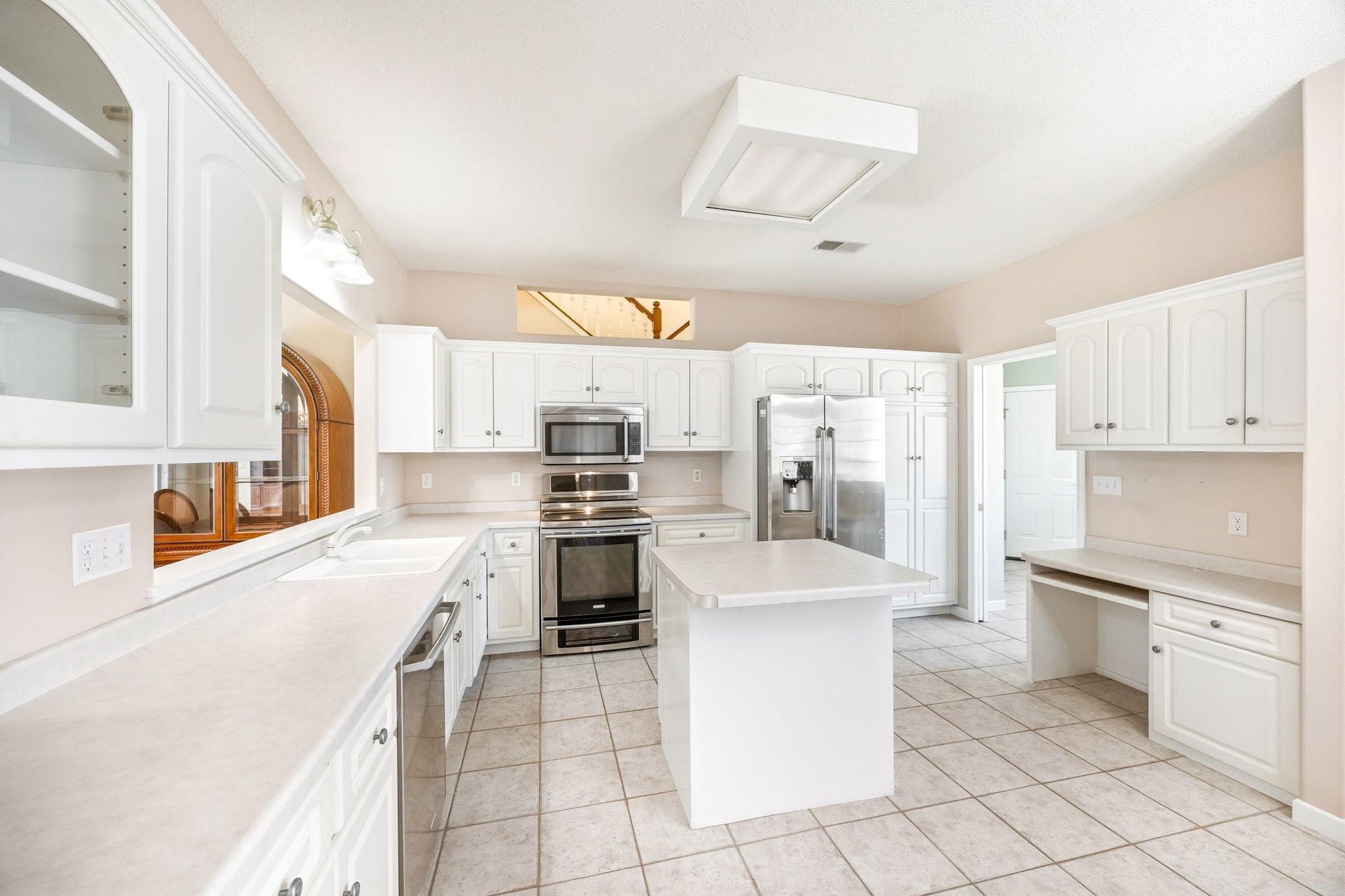 main property photo 10