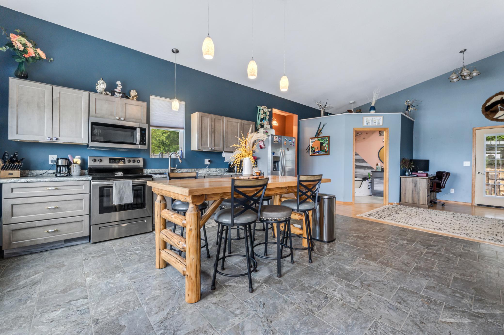 main property photo 7