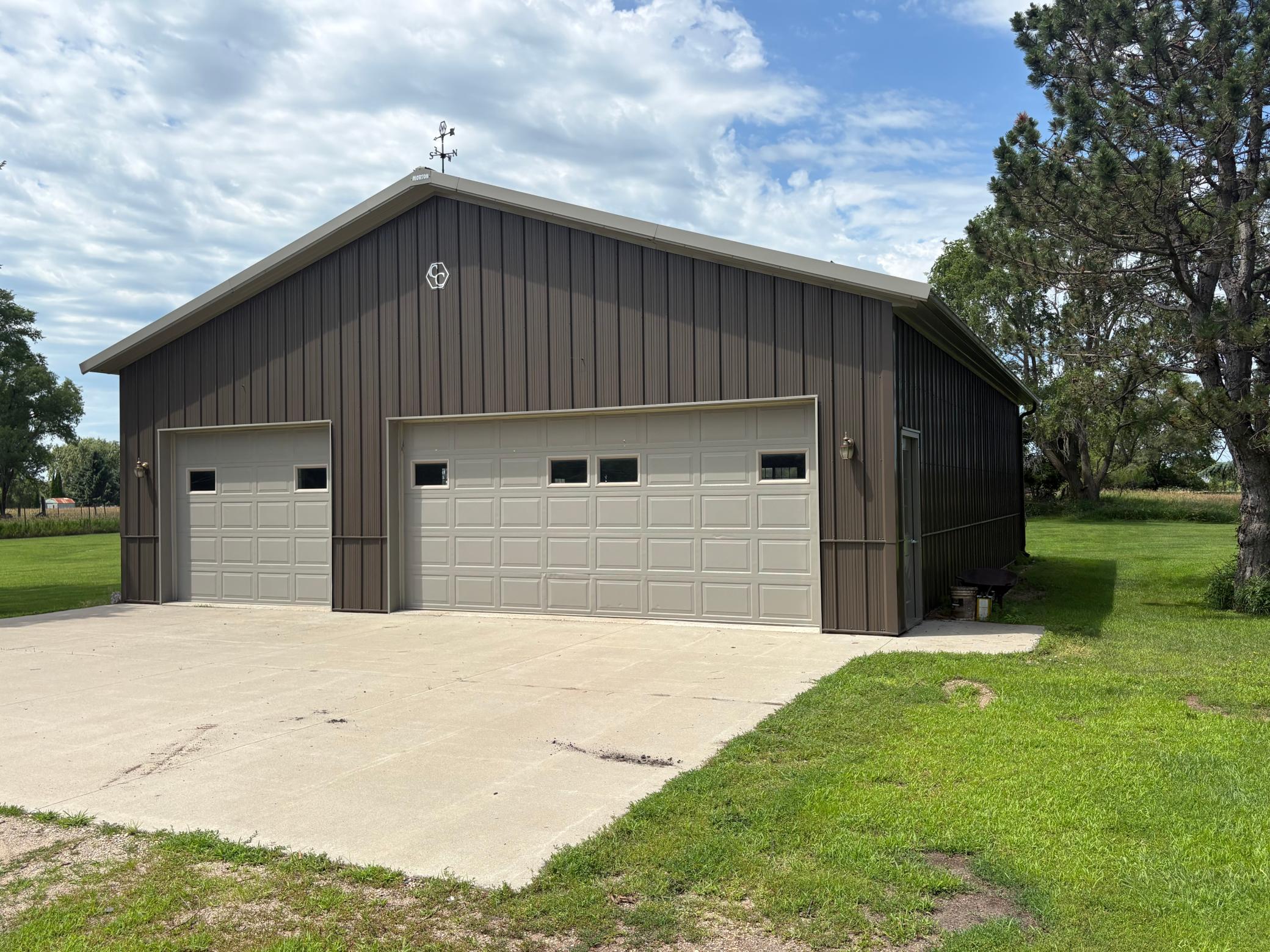 main property photo 32