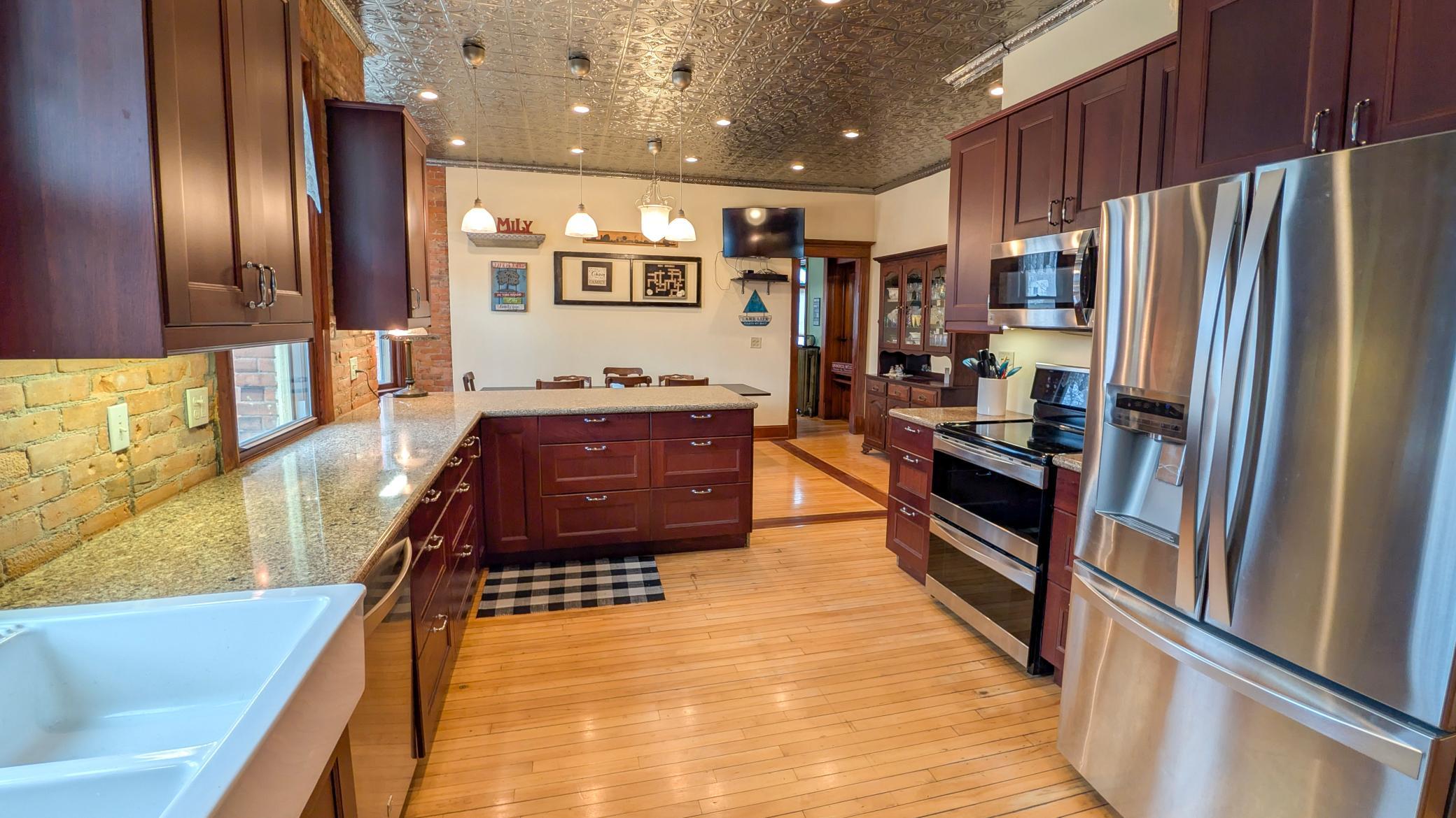 main property photo 19