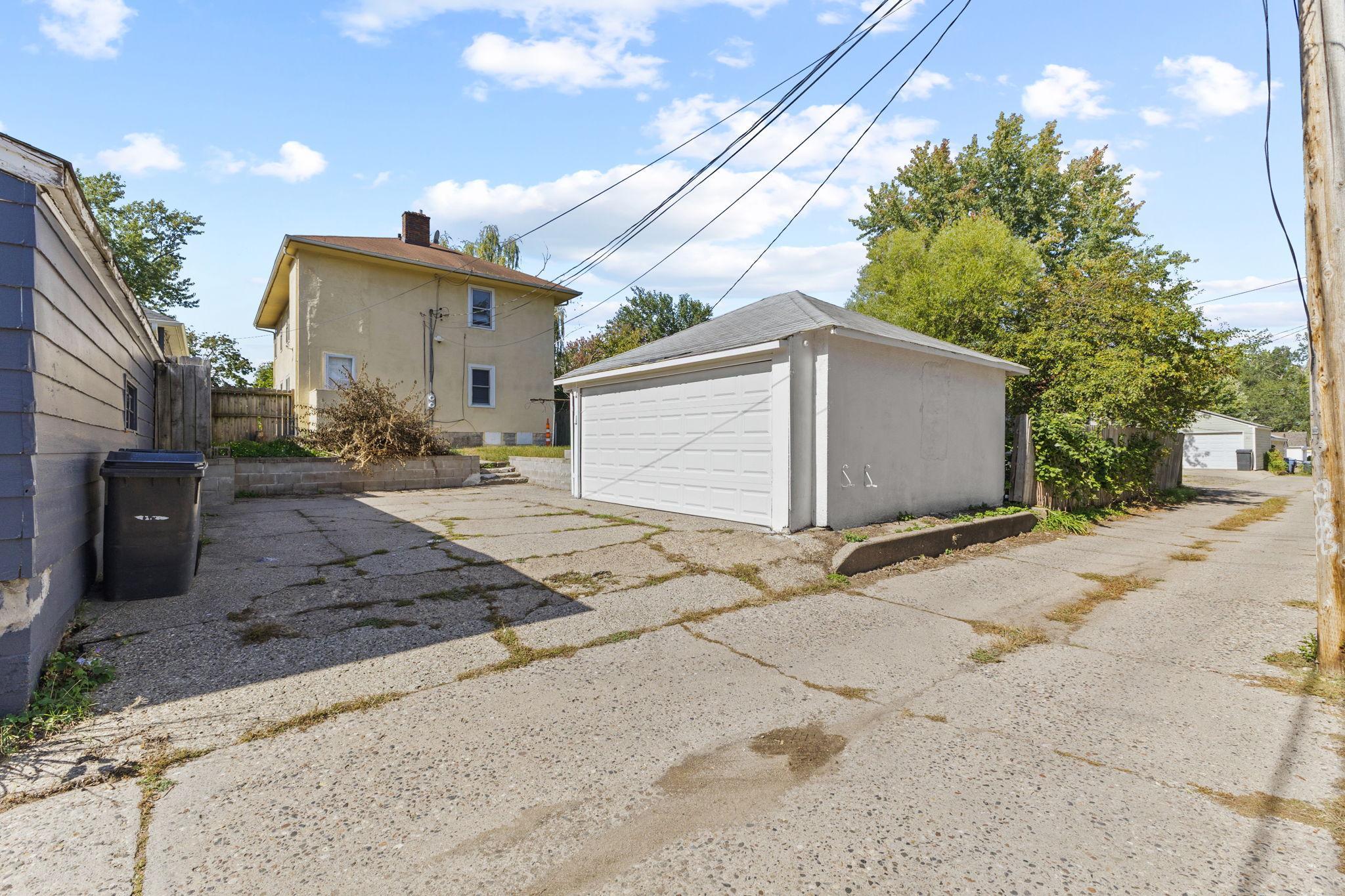 main property photo 32