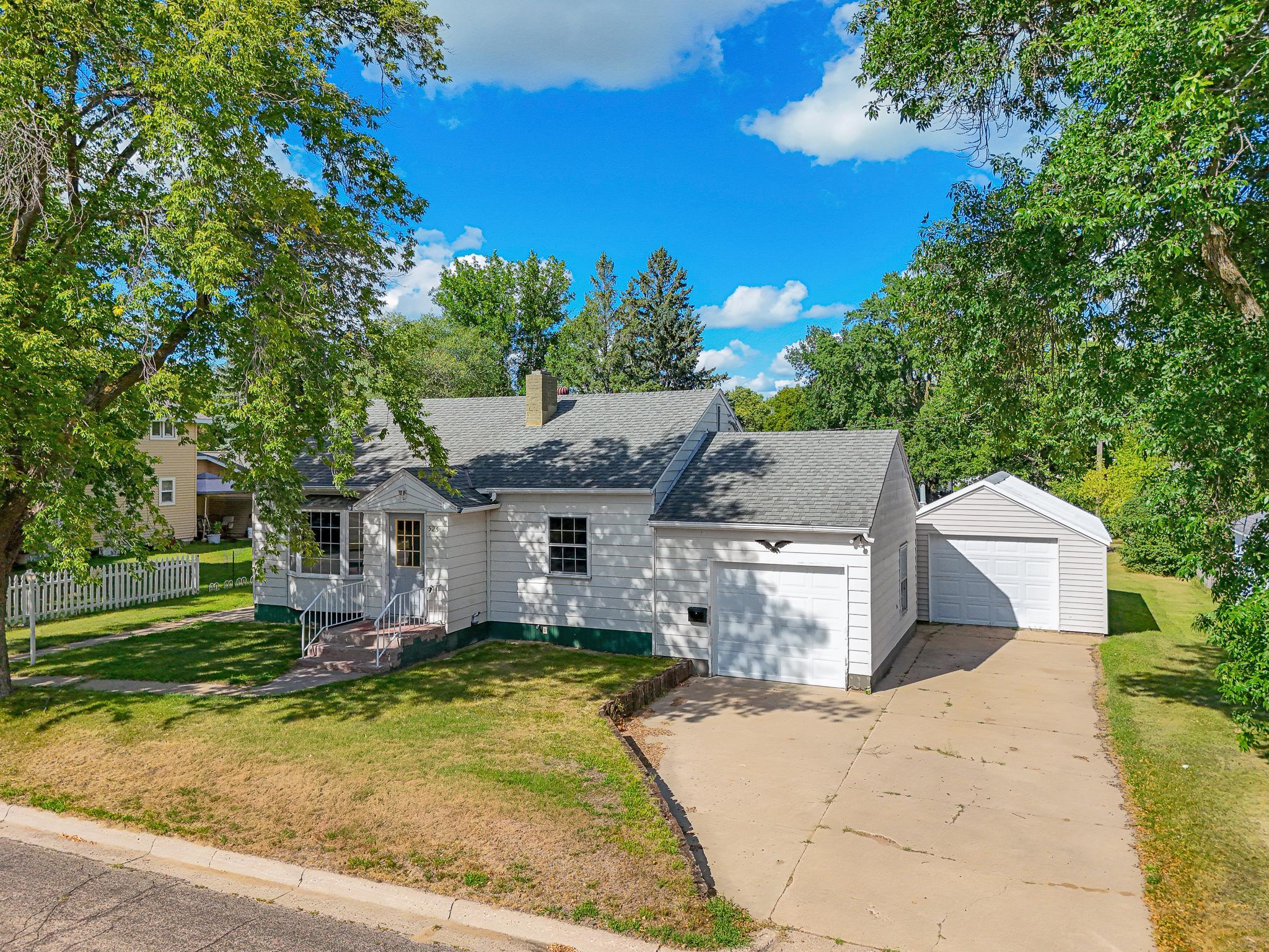 main property photo 5