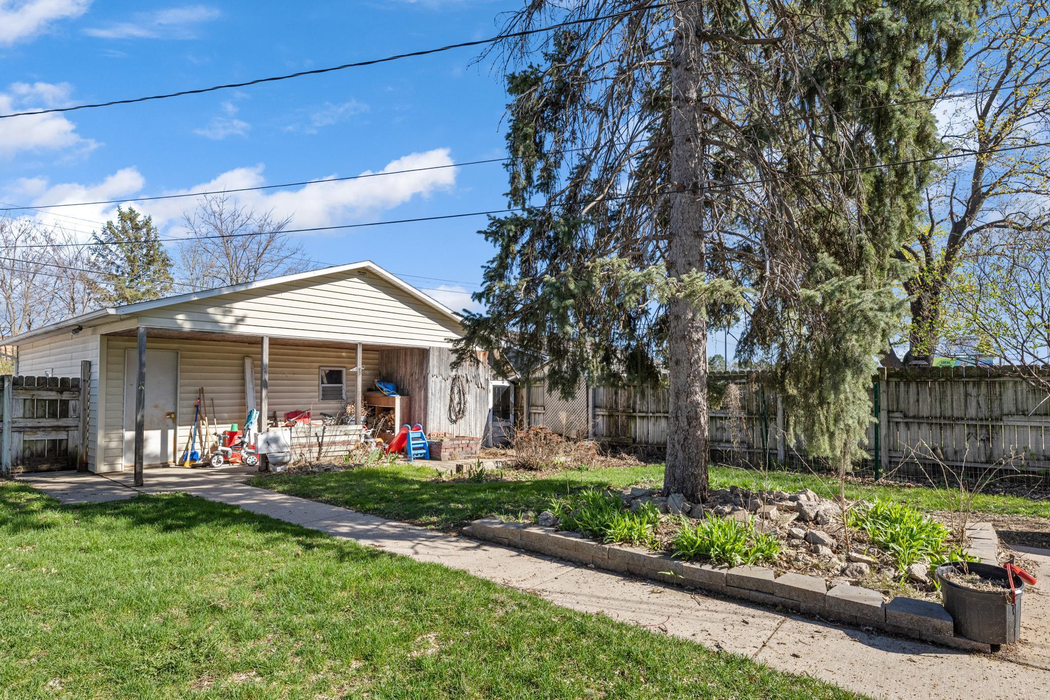 main property photo 16