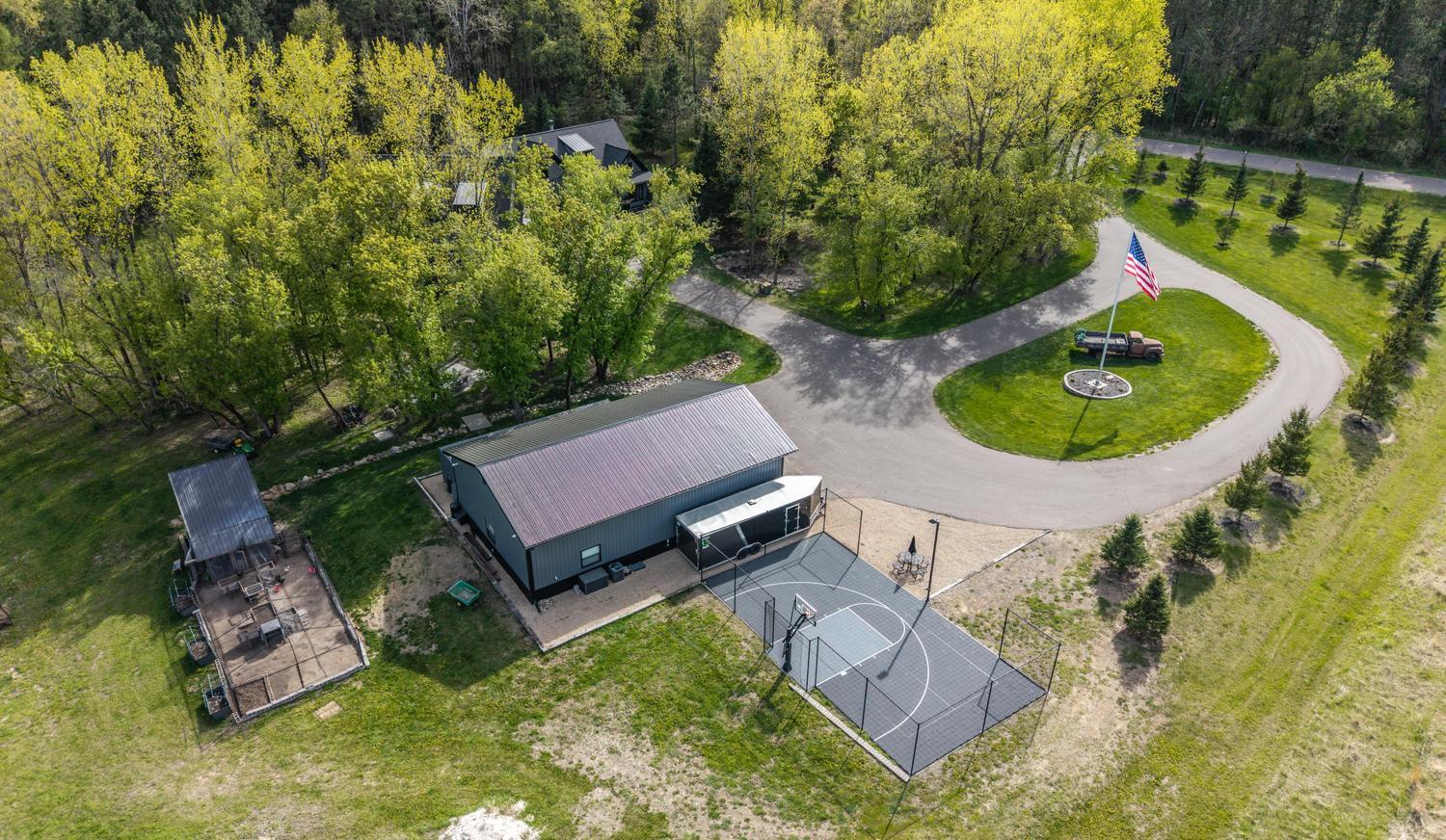 main property photo 13