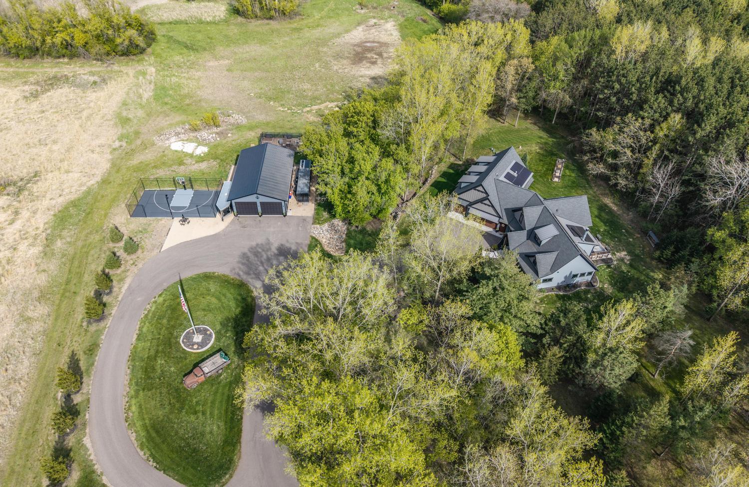 main property photo 16