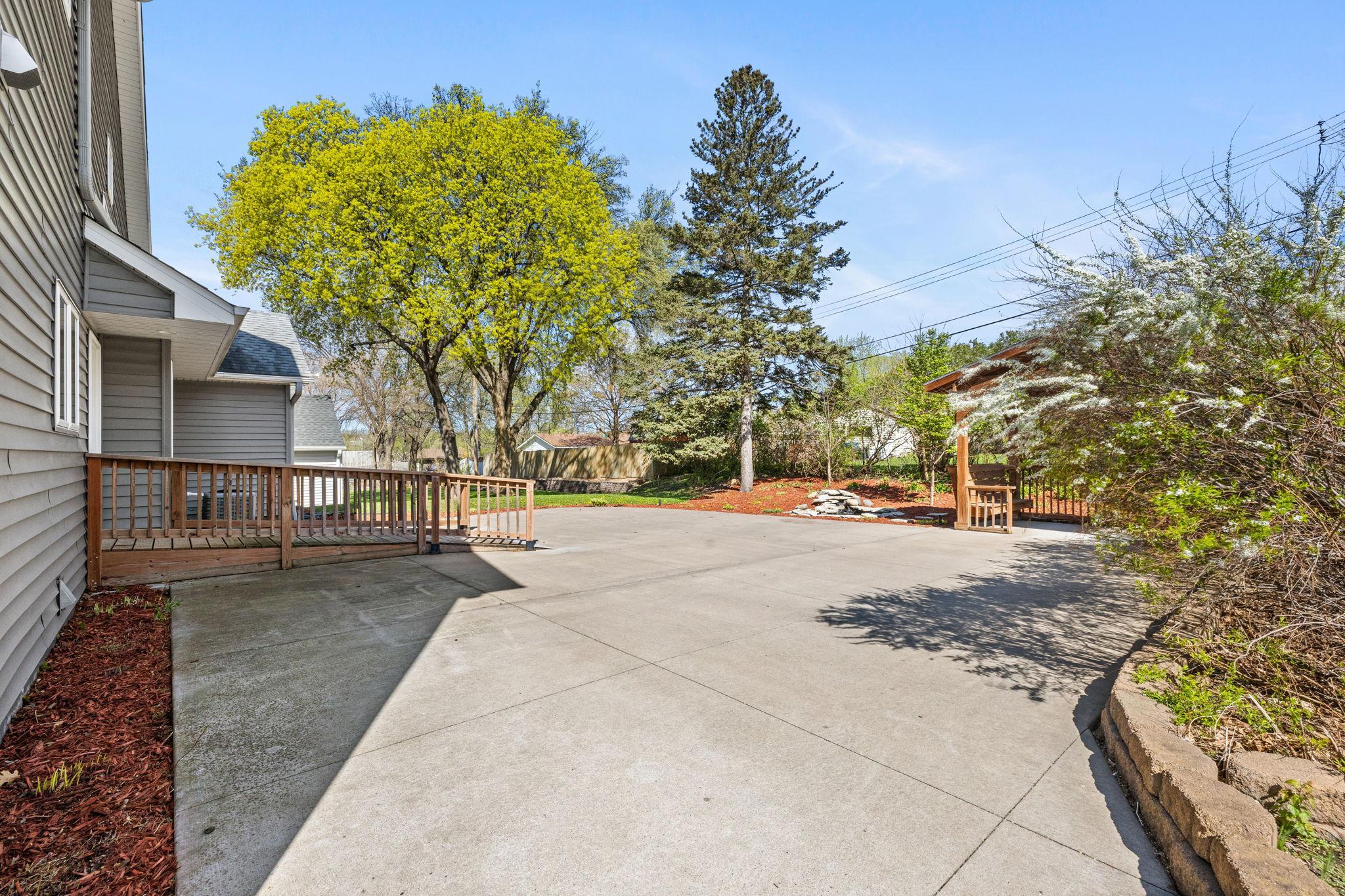 main property photo 33