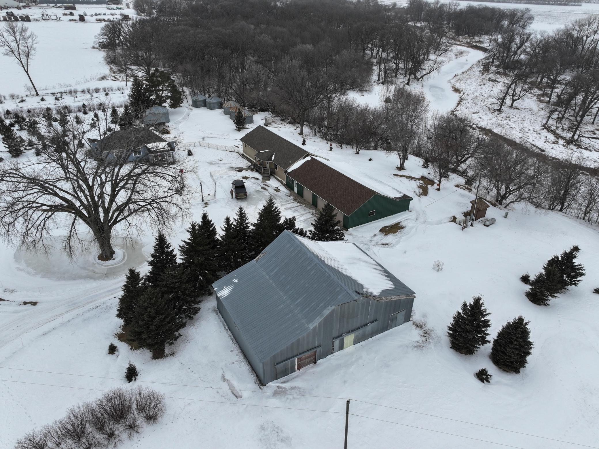 main property photo 9