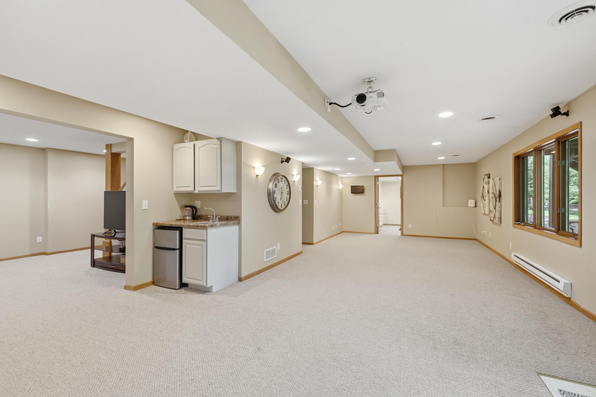 property viewer photo 36