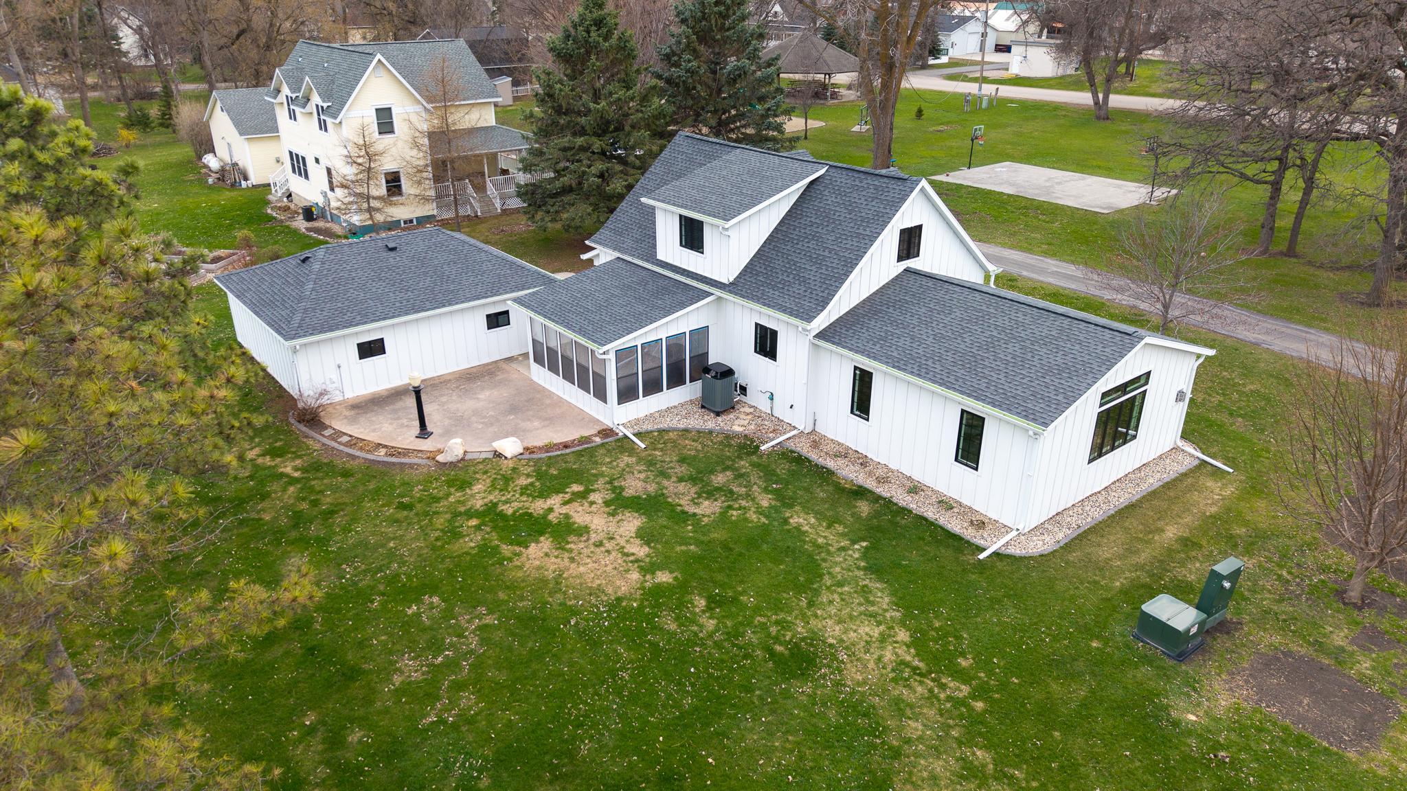 main property photo 37
