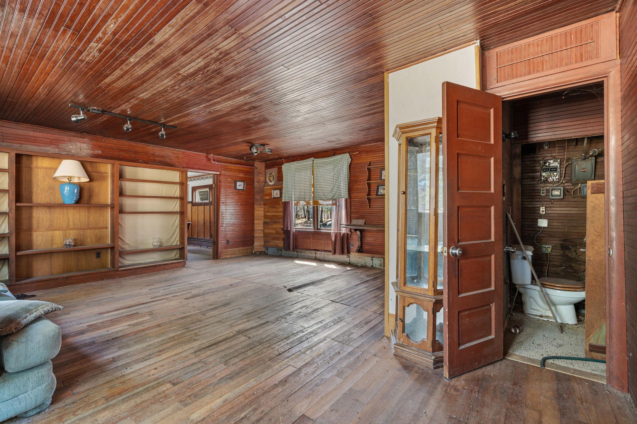 main property photo 40