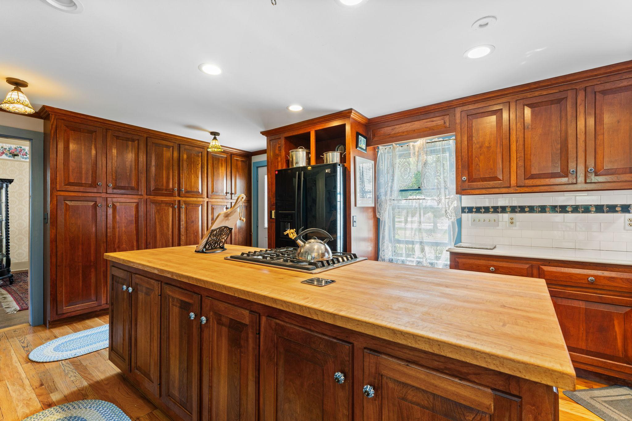 main property photo 36