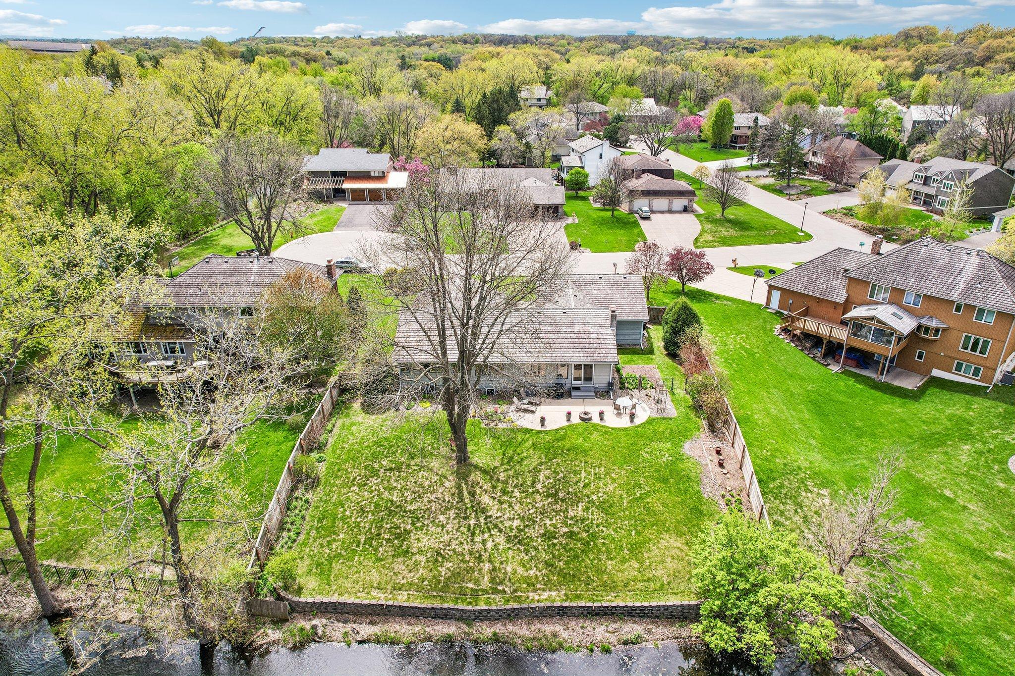 main property photo 40
