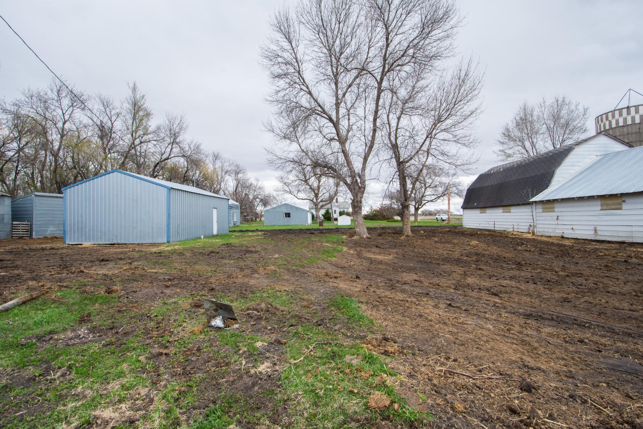 main property photo 28