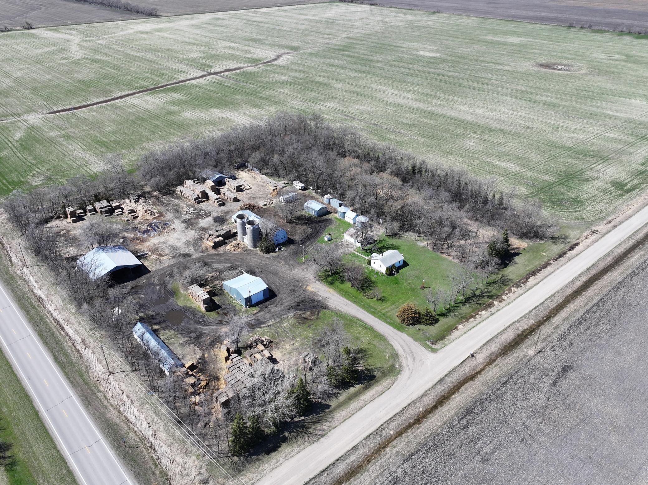 main property photo 40