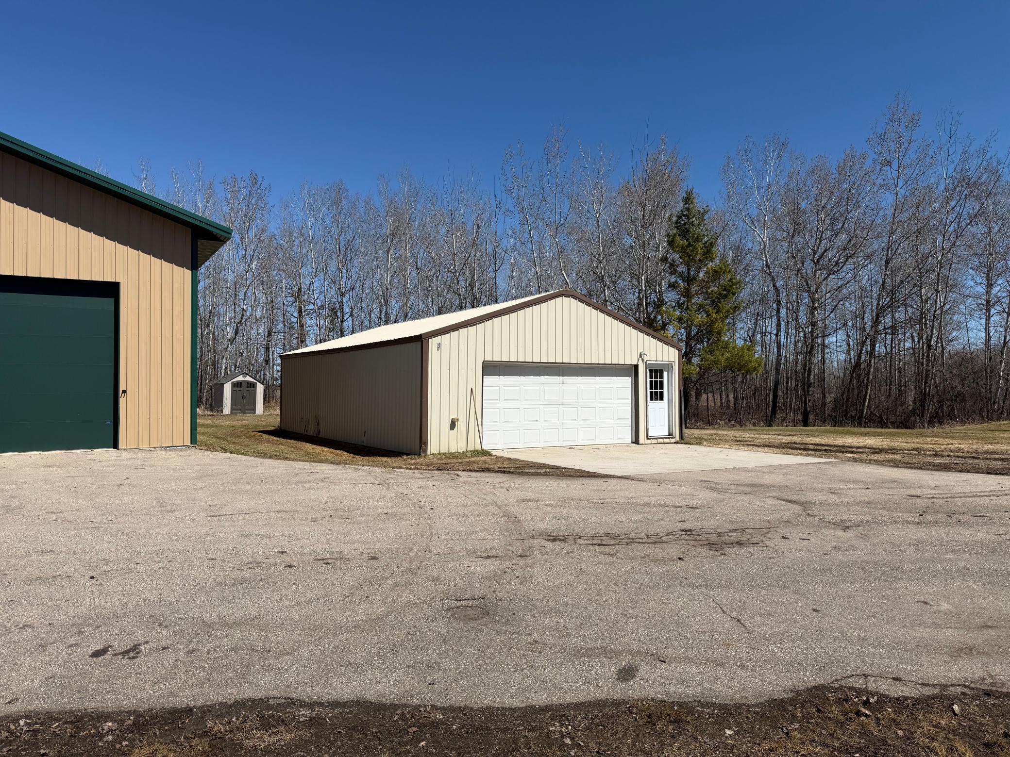 main property photo 32