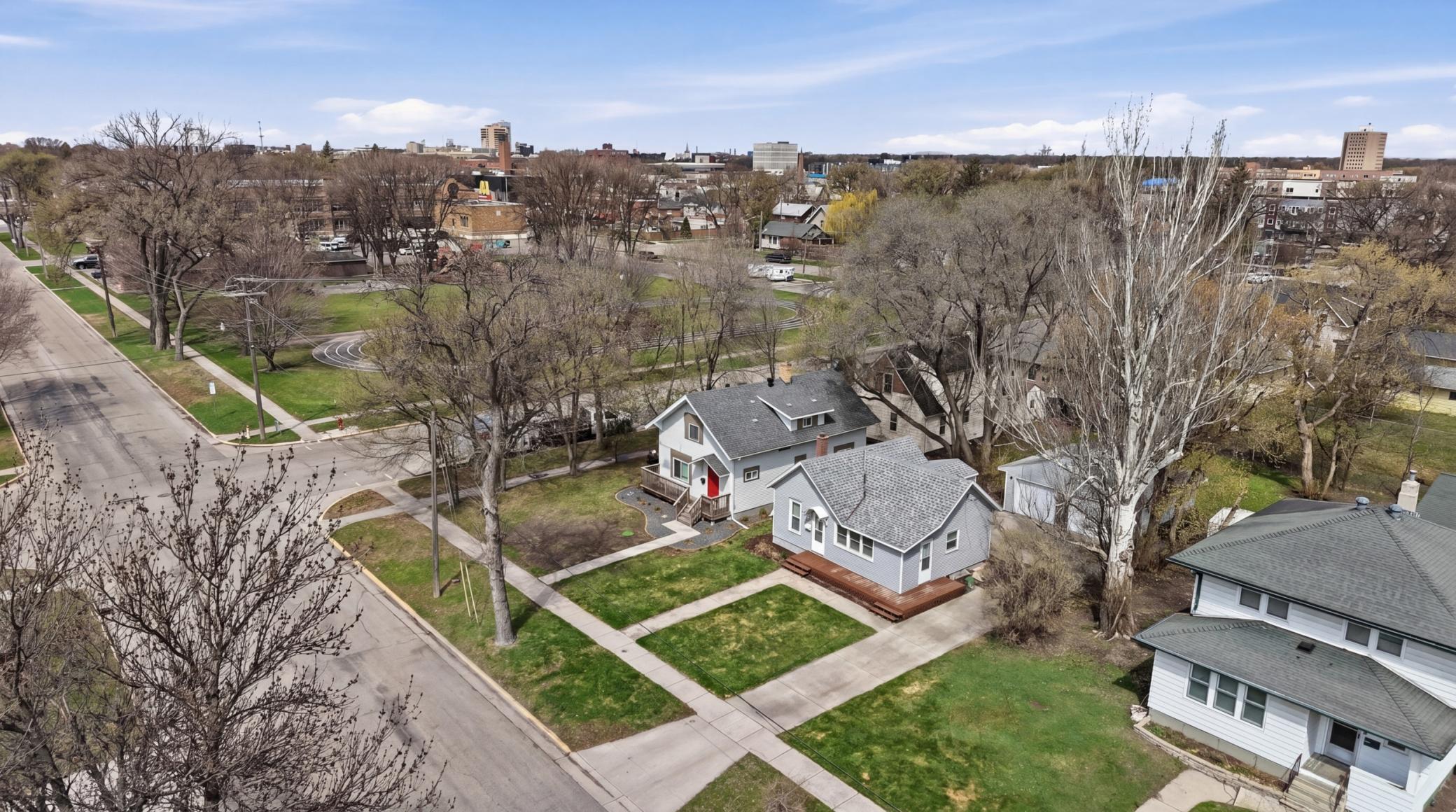 main property photo 28