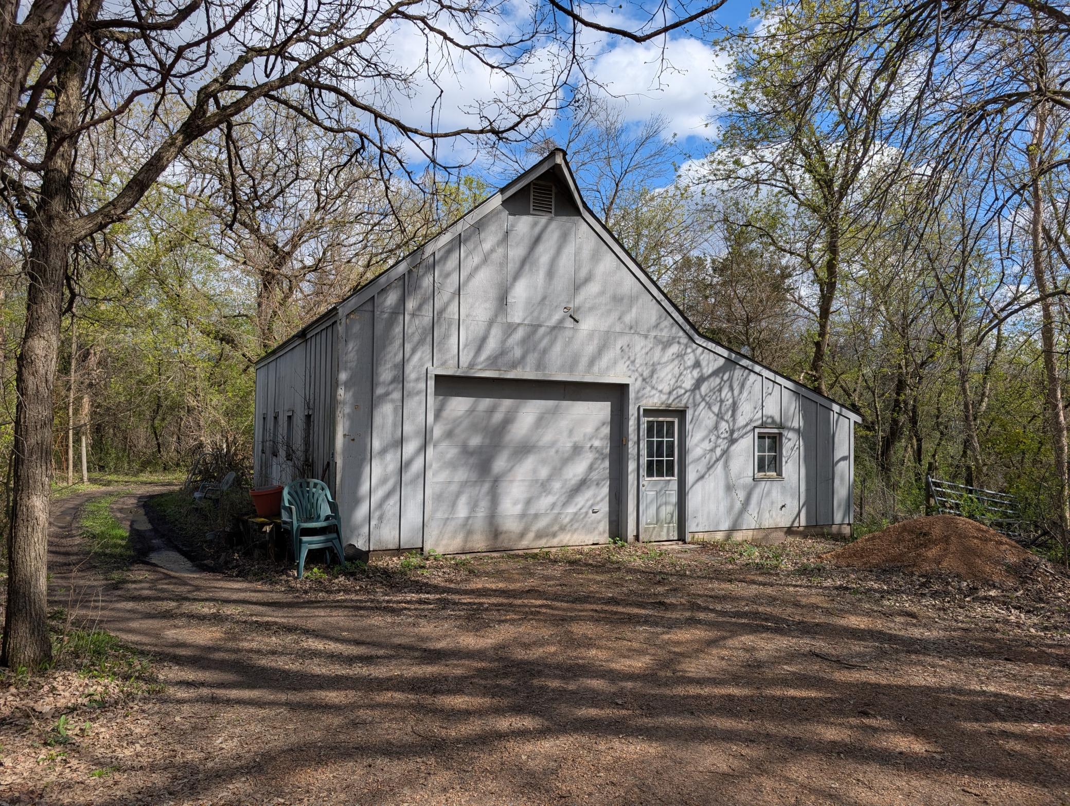 main property photo 40