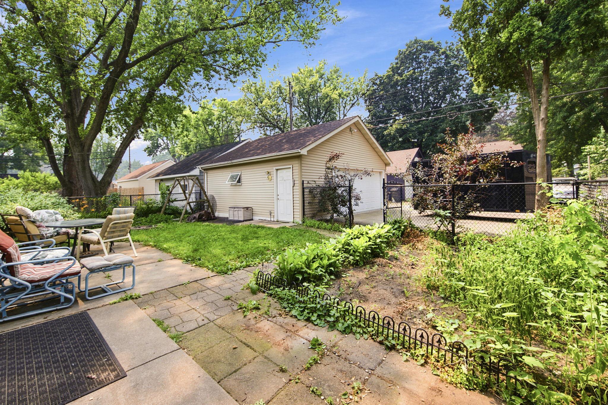 main property photo 28