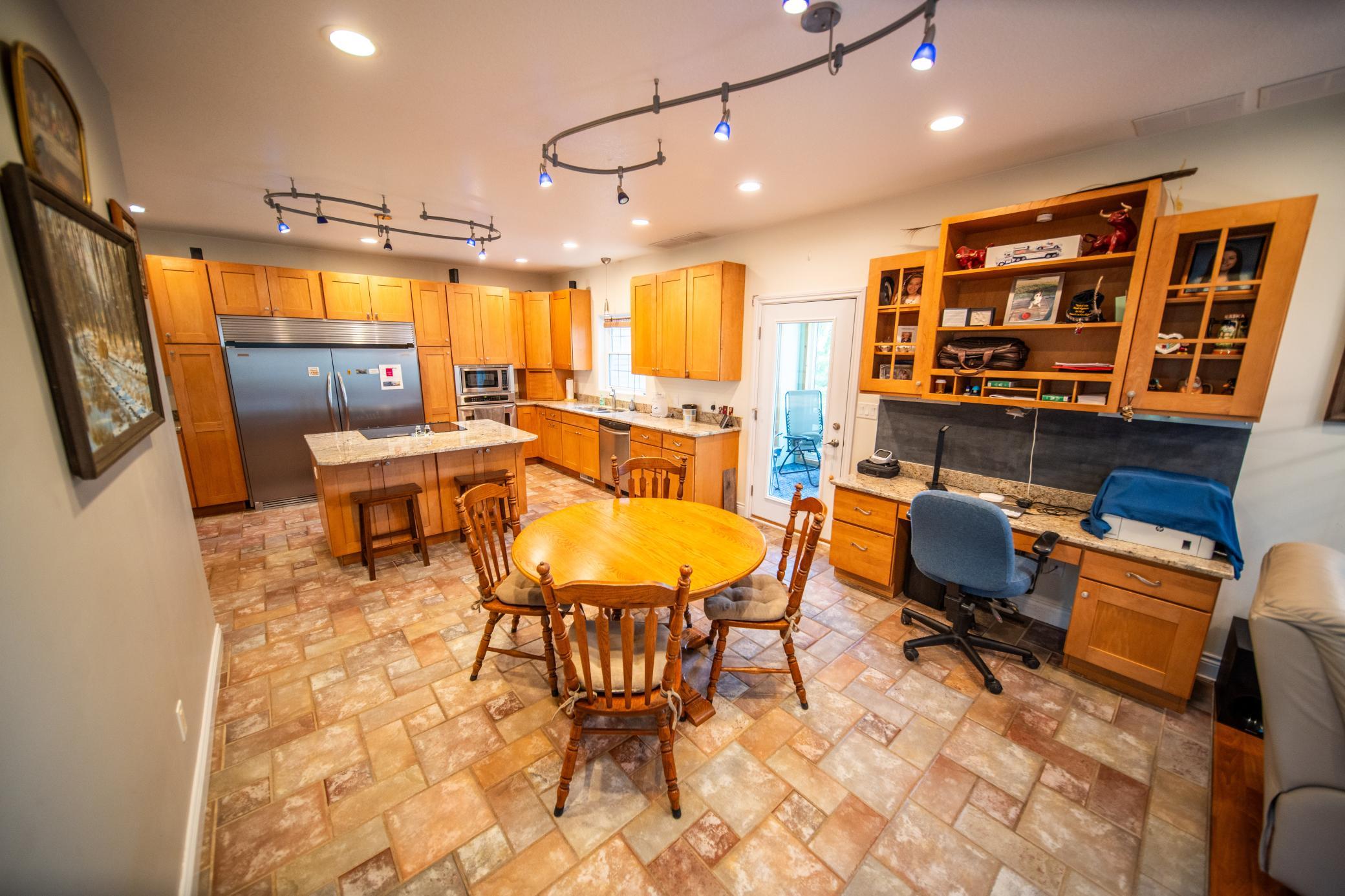 main property photo 10