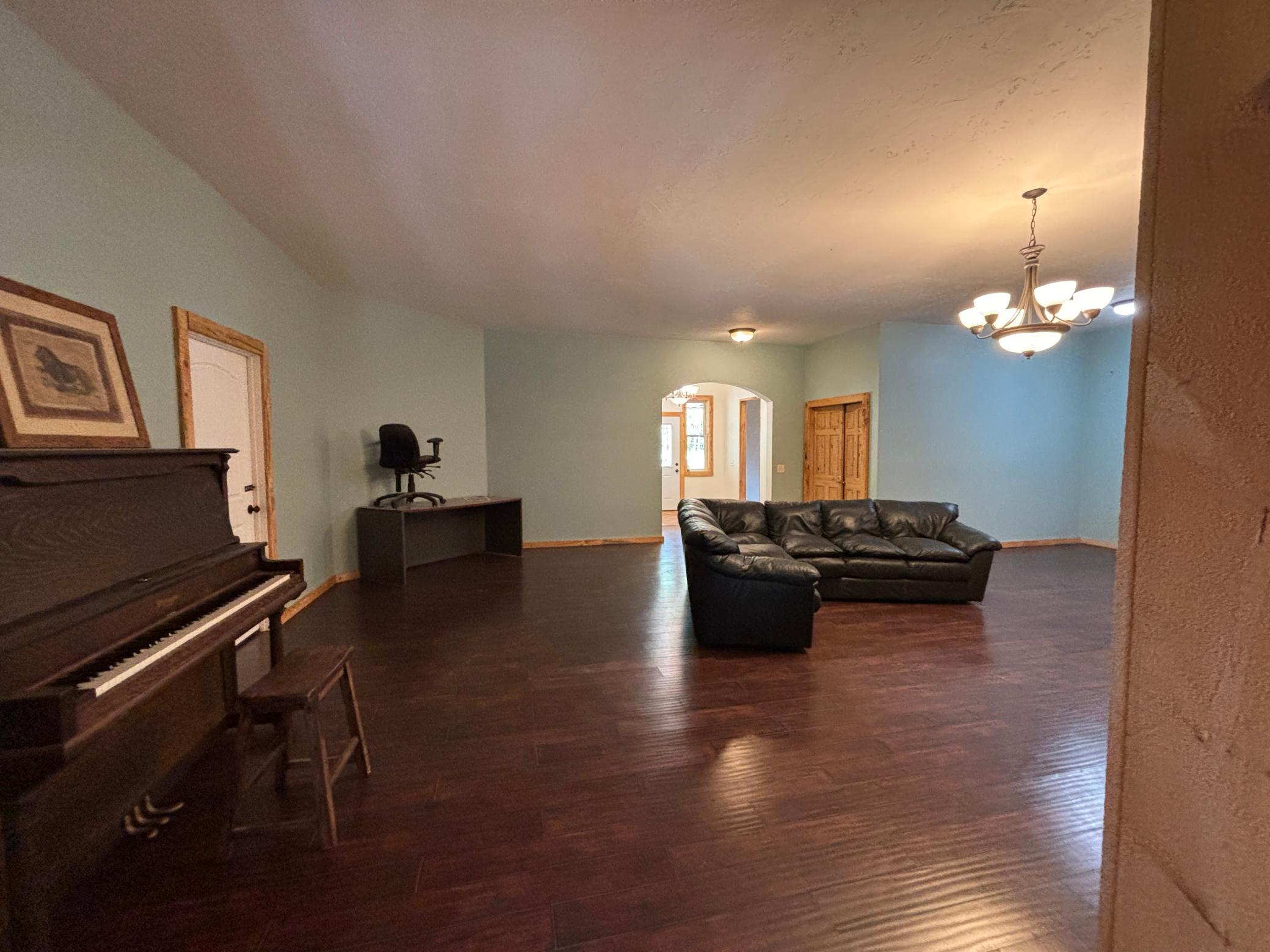 main property photo 28