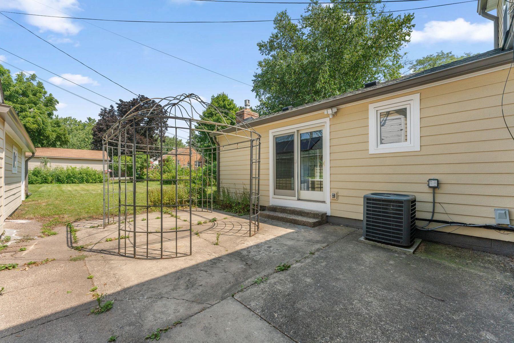 main property photo 34