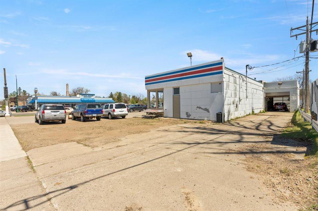 main property photo 28