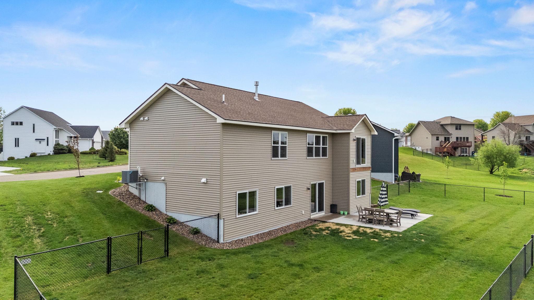 main property photo 23