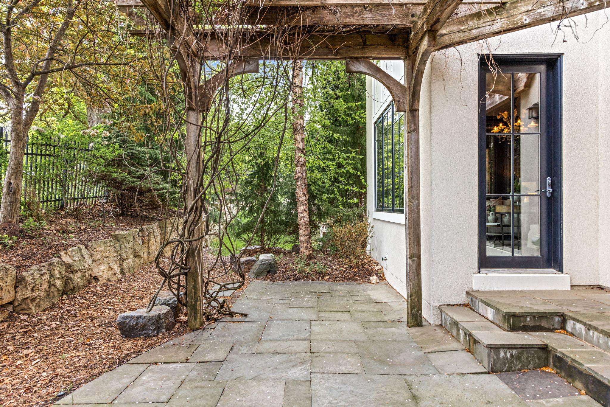 main property photo 32