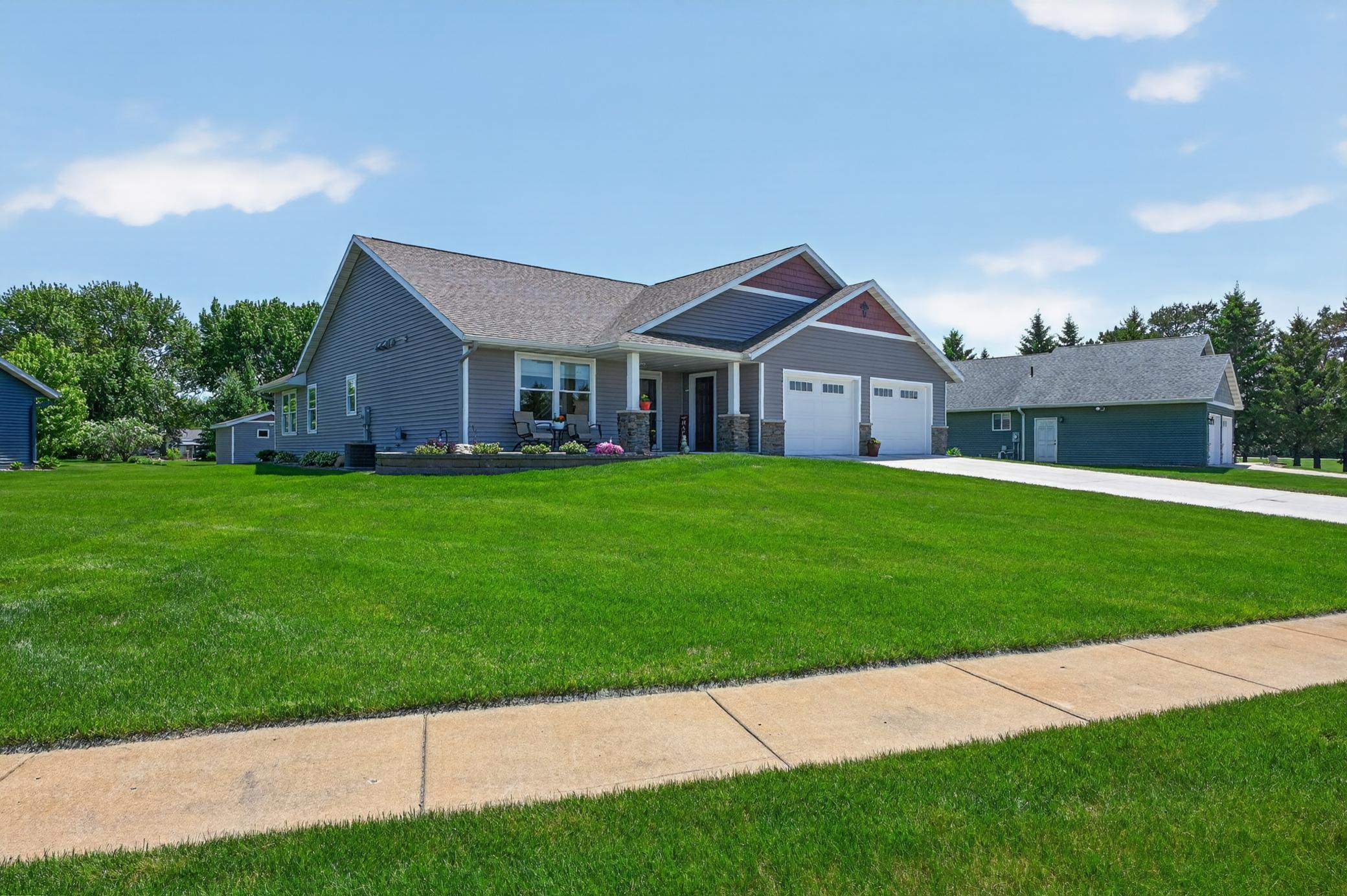 main property photo 11