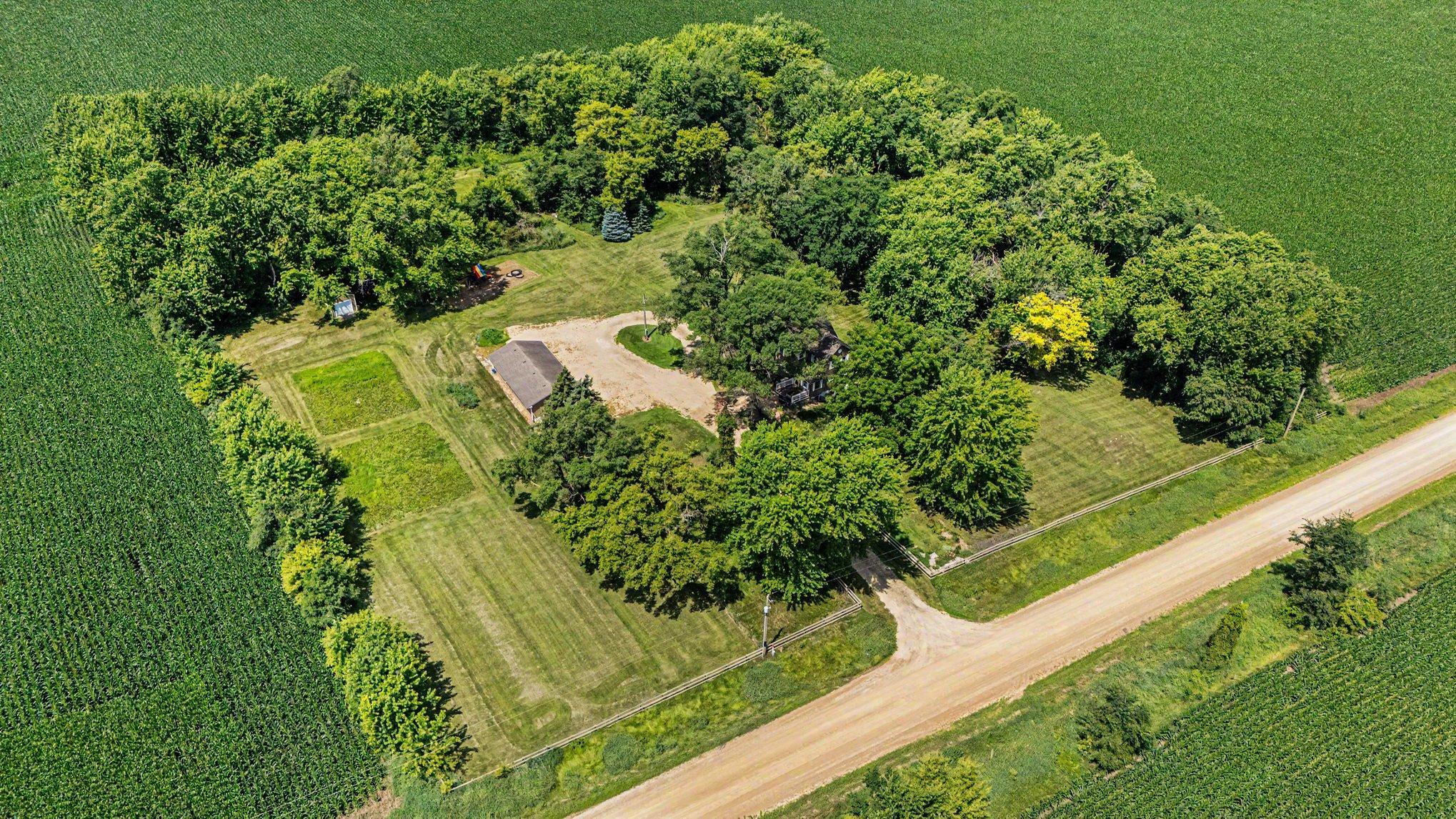 main property photo 32