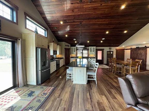 main property photo 8
