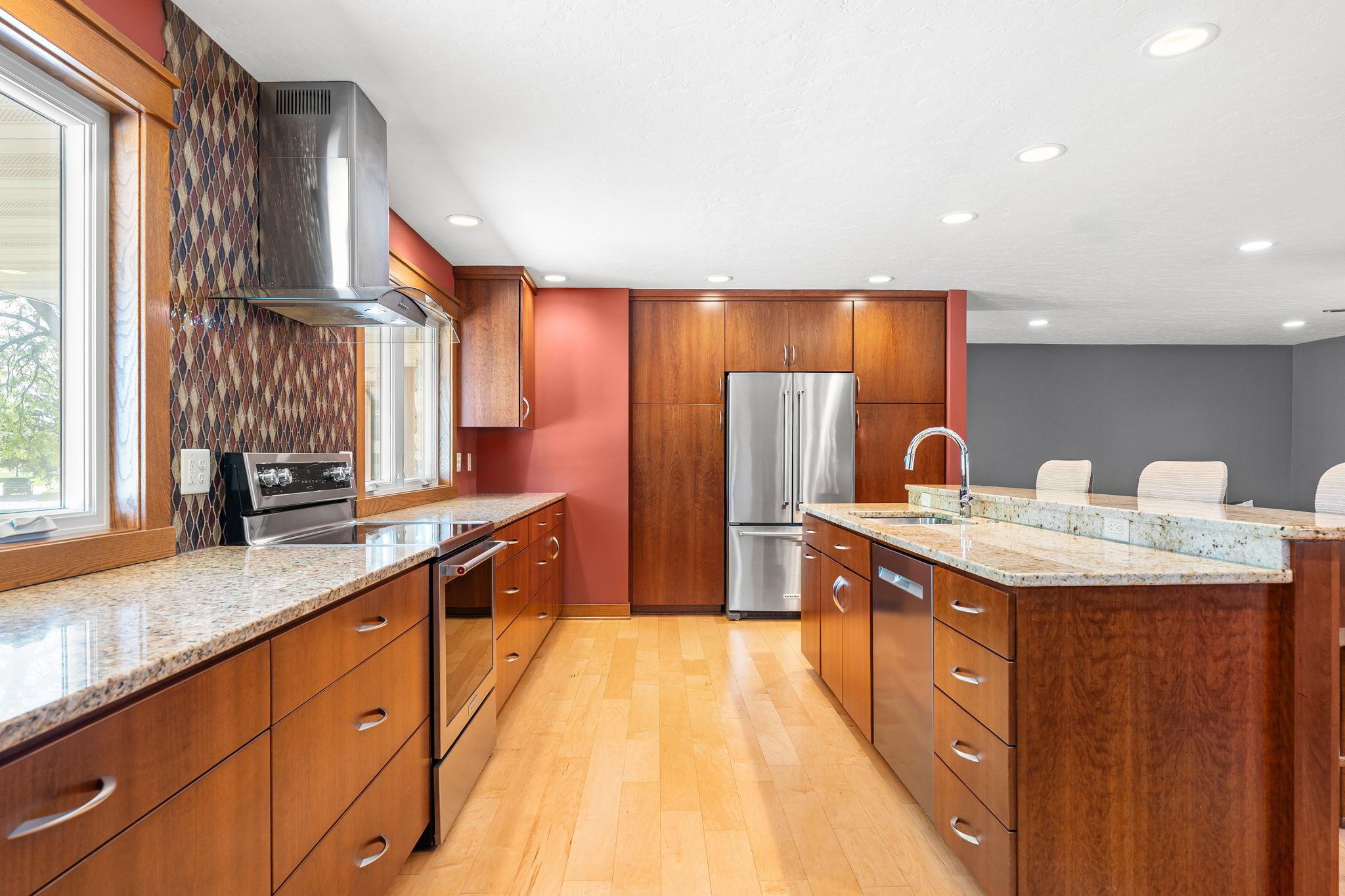 main property photo 9